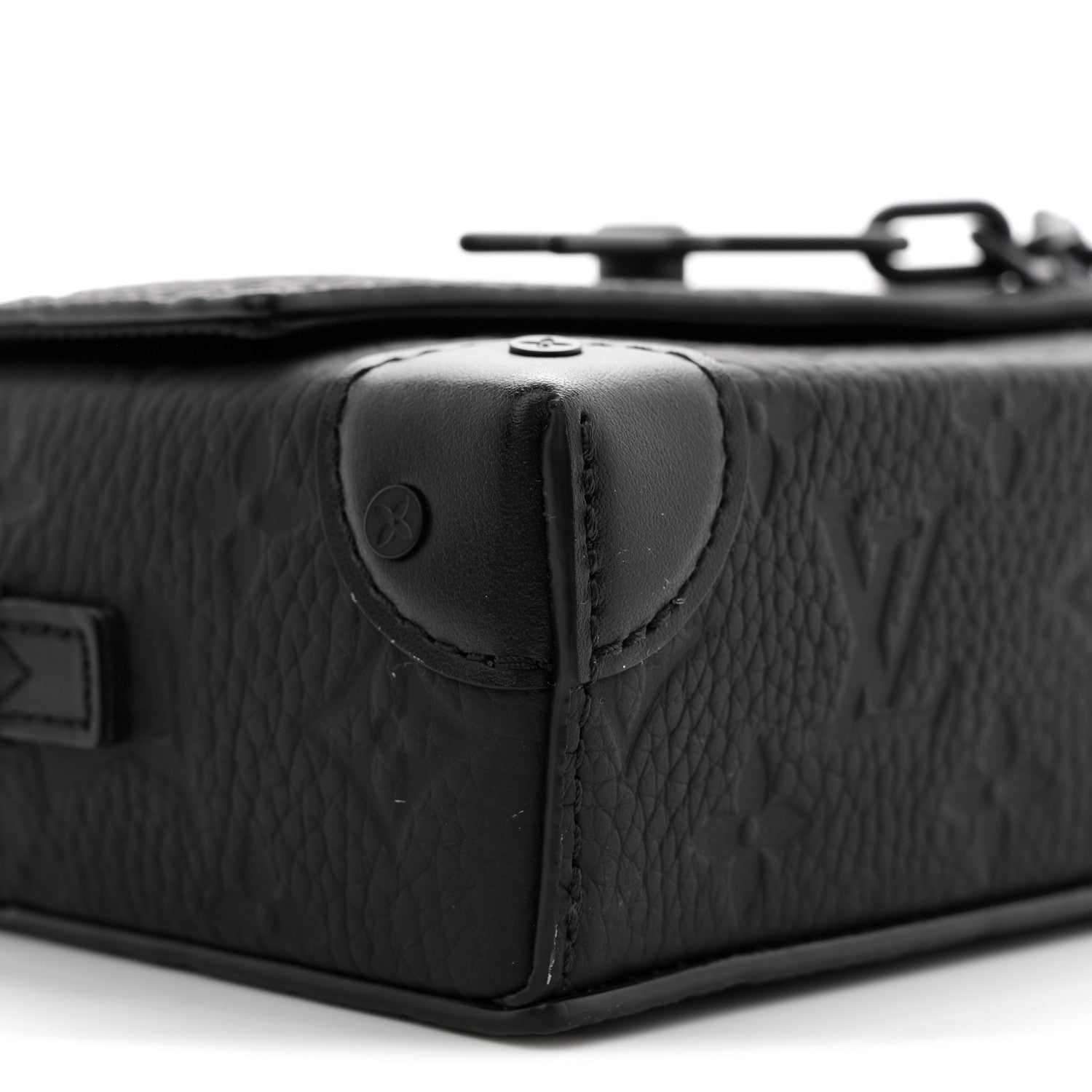 Taurillon Monogram Steamer Wearable Wallet Black