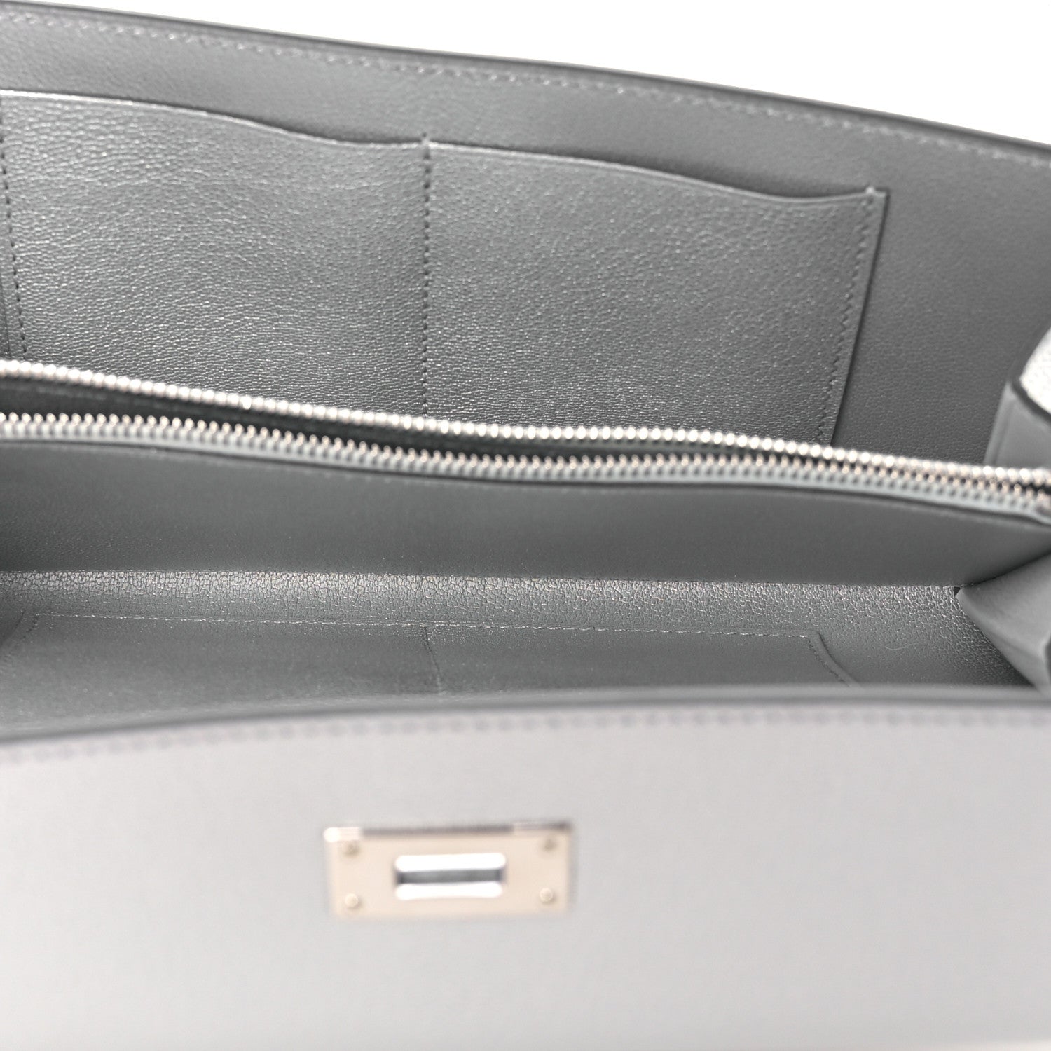 Metallic Chevre Chamkilight Kelly Wallet To Go Argent