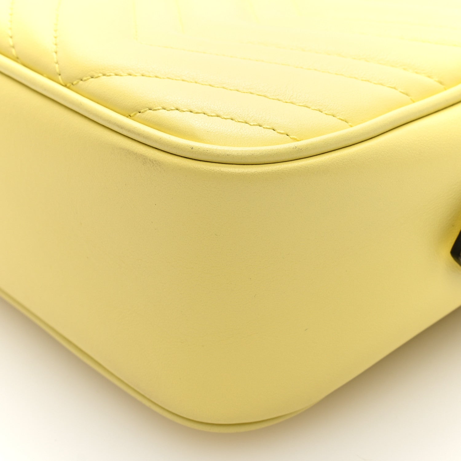 Calfskin Matelasse Small GG Marmont Chain Shoulder Bag Banana