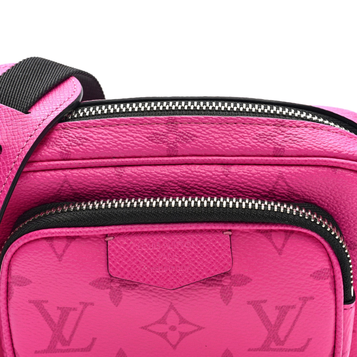 Taigarama Outdoor Pouch Fuchsia
