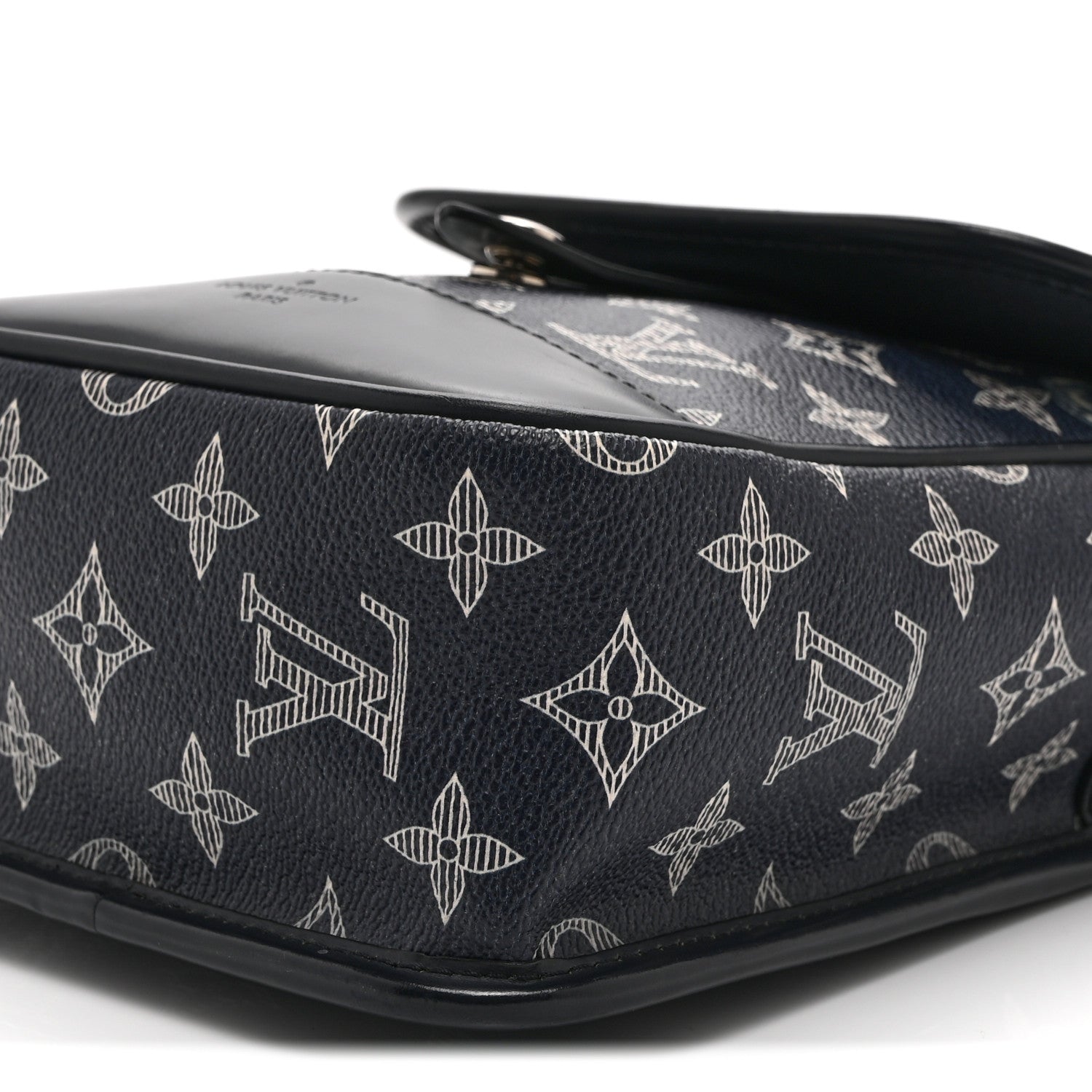 Savane Monogram Elephant Chapman Messenger BB Encre