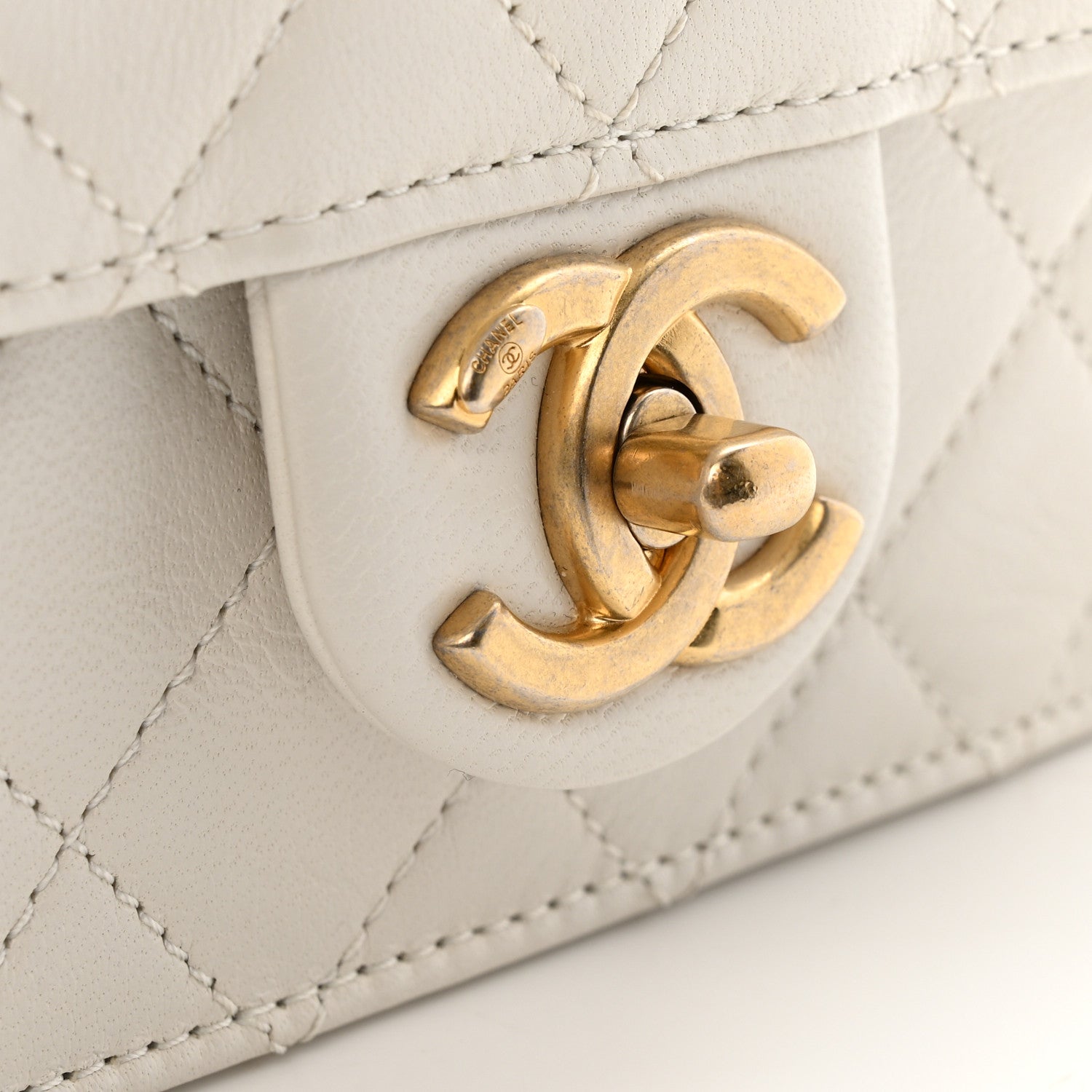 Lambskin Quilted Small Chic Pearls Flap White