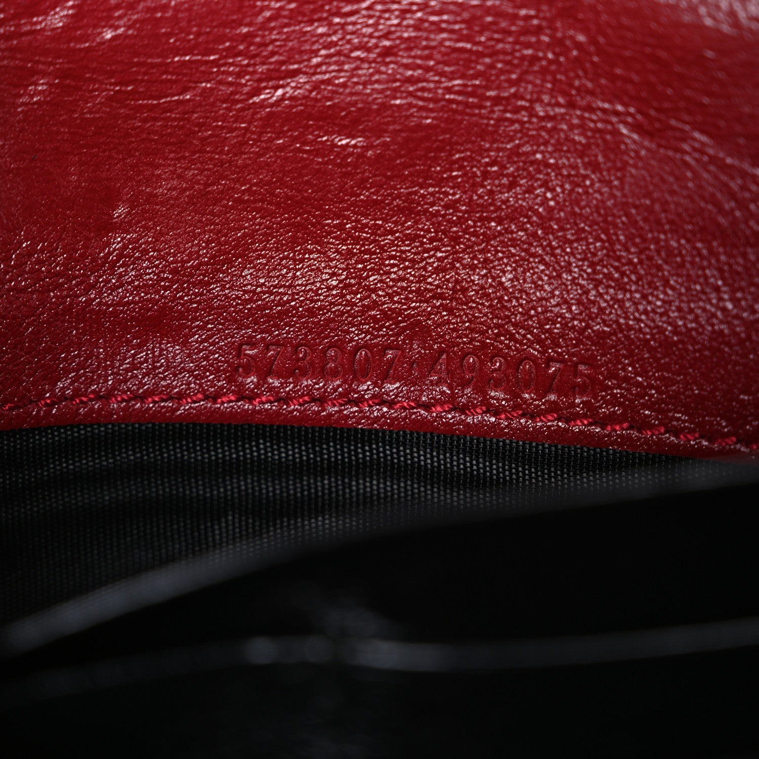 Vintage Effect Calfskin Matelasse Diagonal Torchon GG Marmont Chain Wallet Black Romantic Cherry