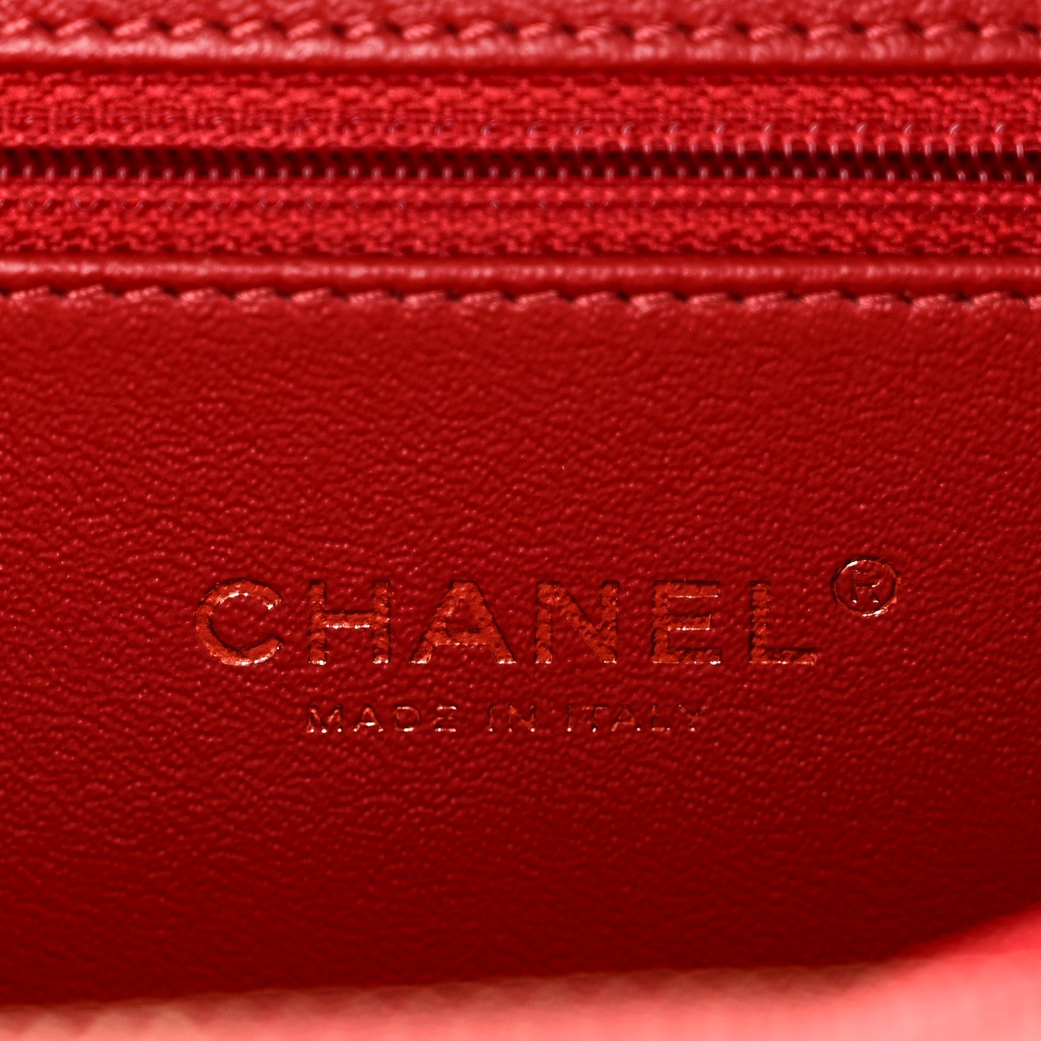 Caviar Quilted Medium CC Filigree Vanity Case Red