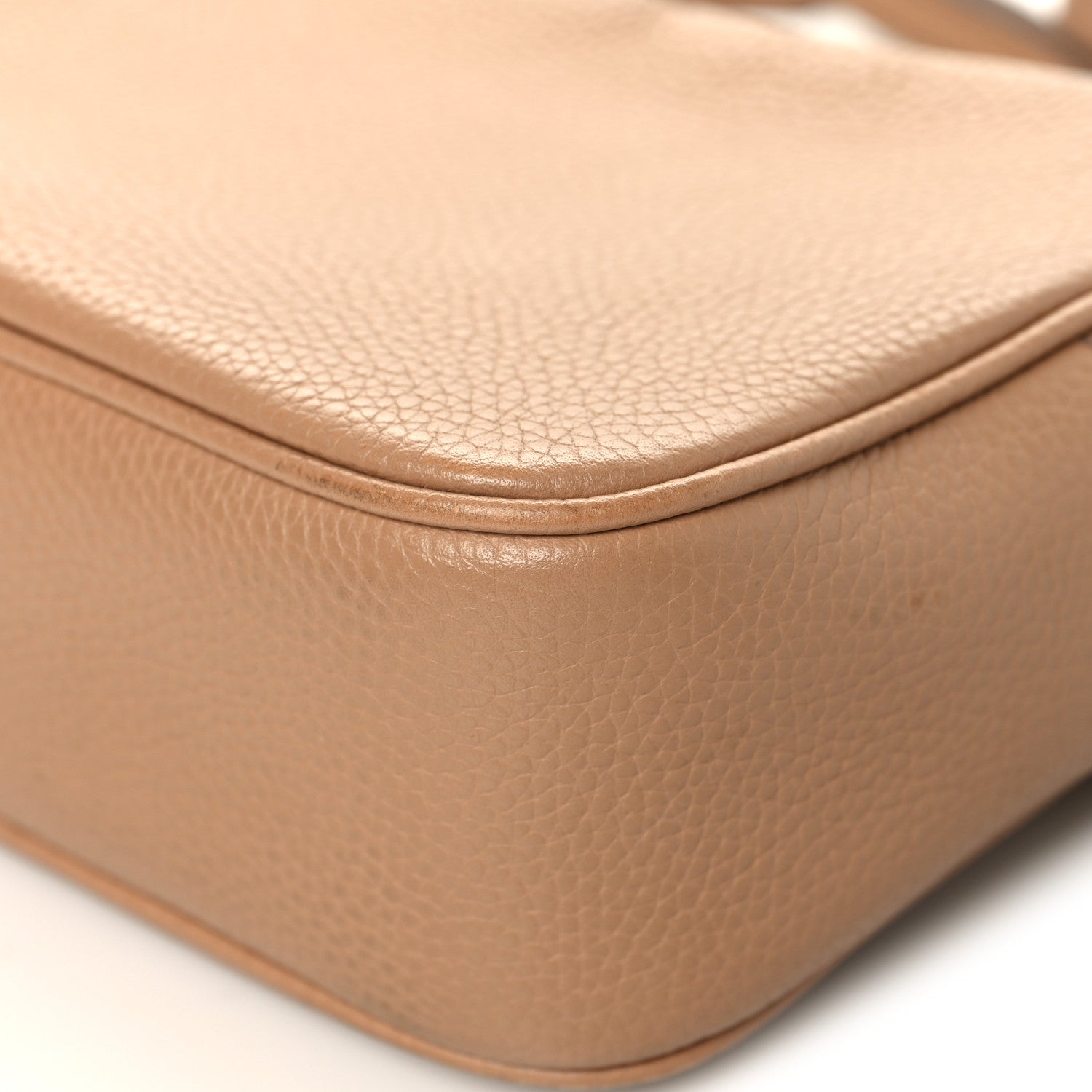 Pebbled Calfskin Small Soho Disco Bag Camelia