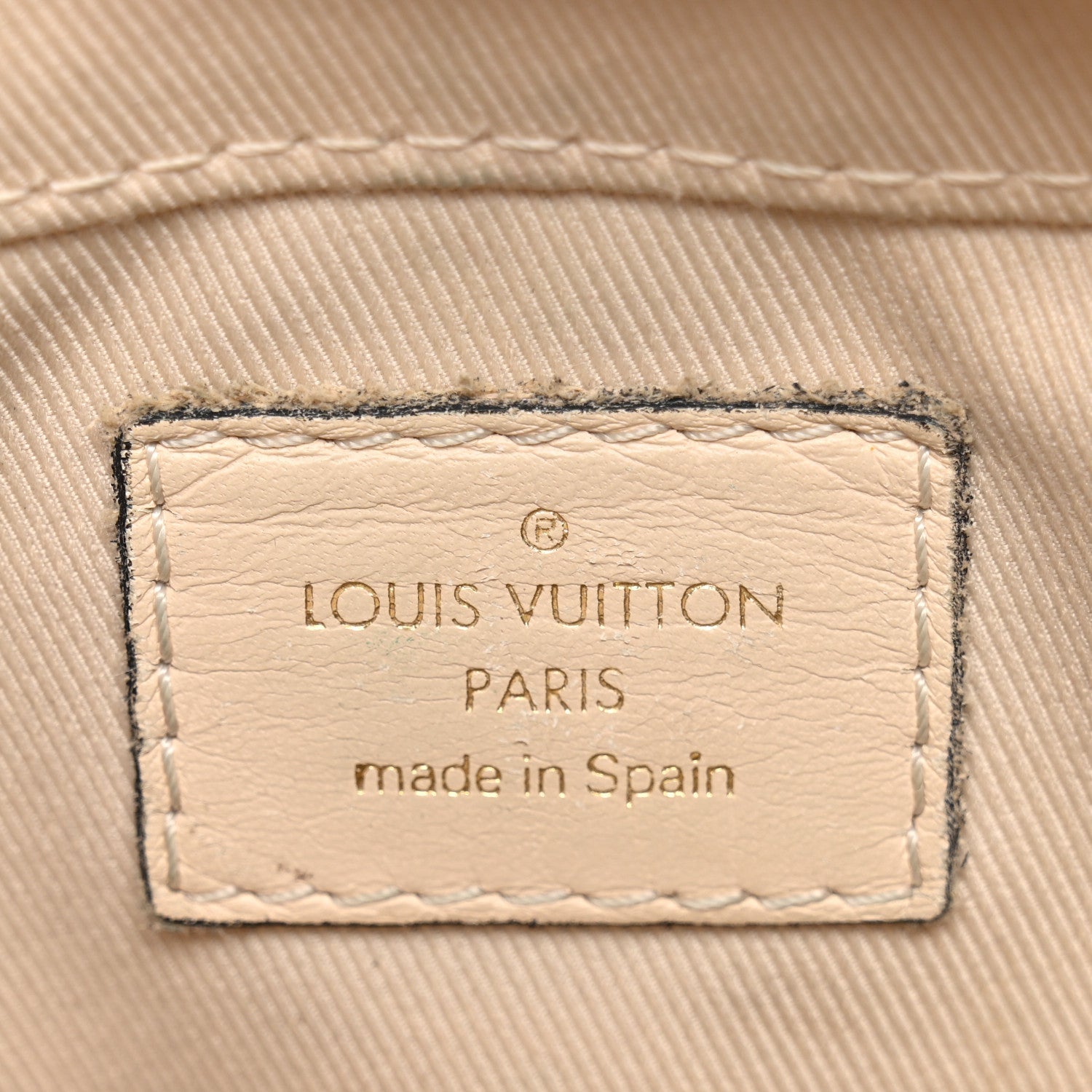 Monogram Saintonge Creme