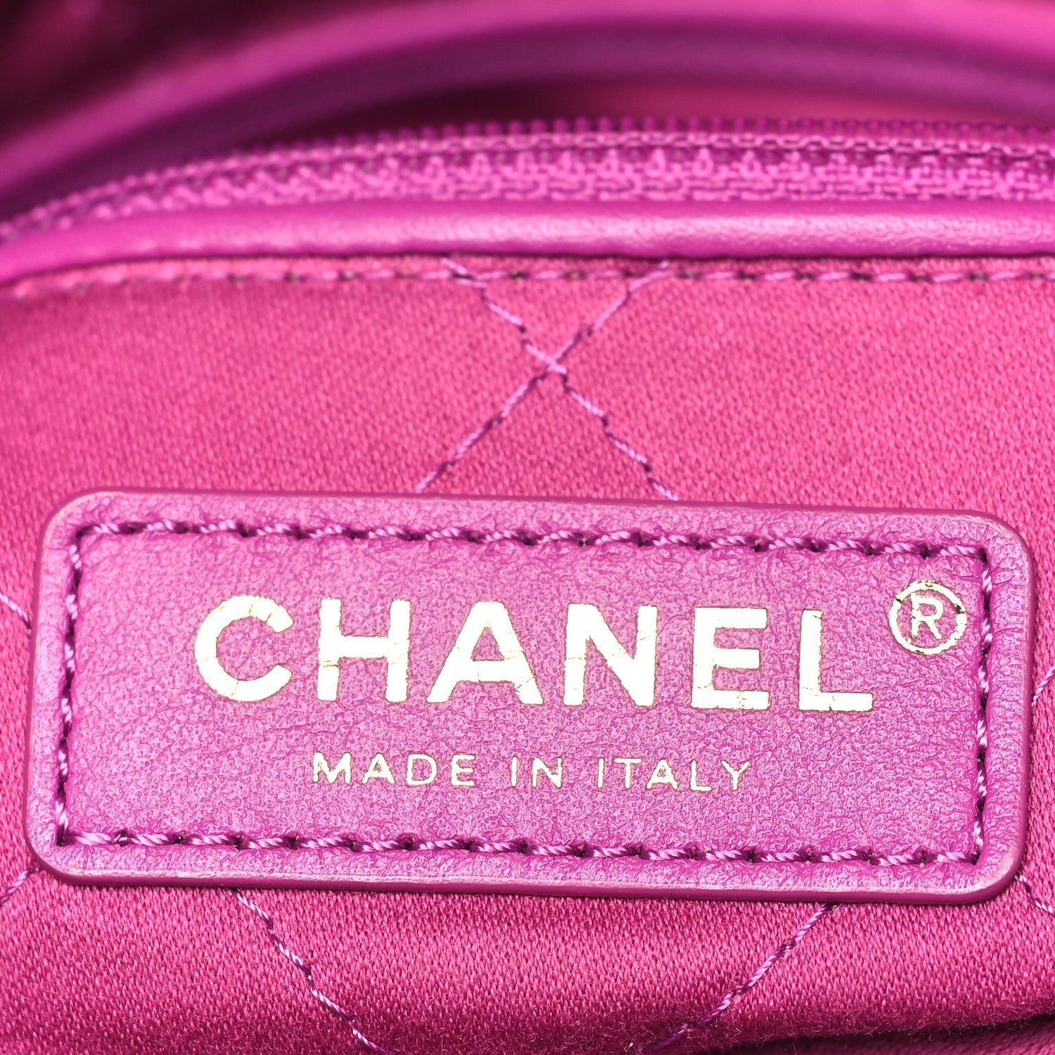 Shiny Calfskin Quilted Small Chanel 22 Fuchsia
