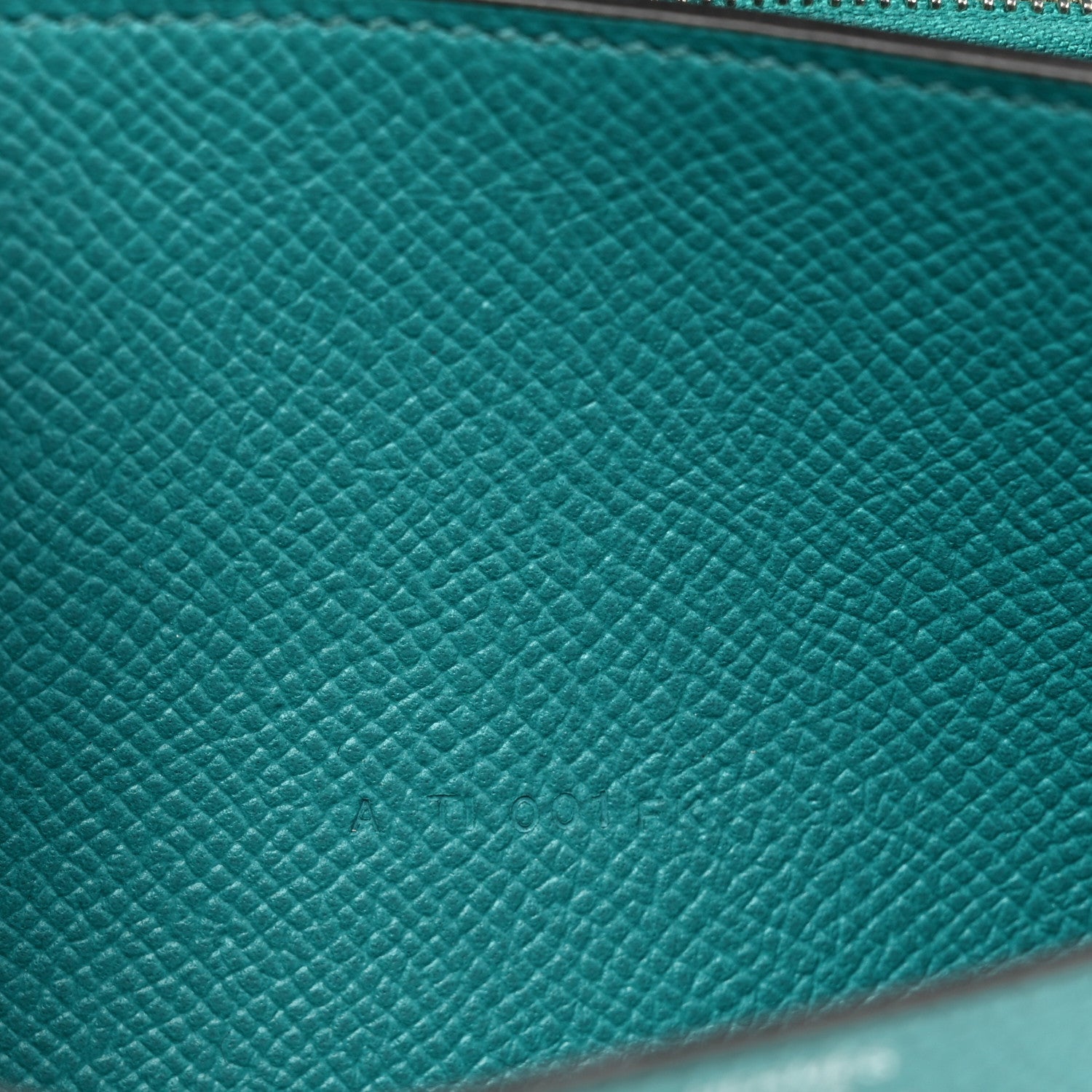 Epsom Enamel Constance Long Wallet Bleu Paon