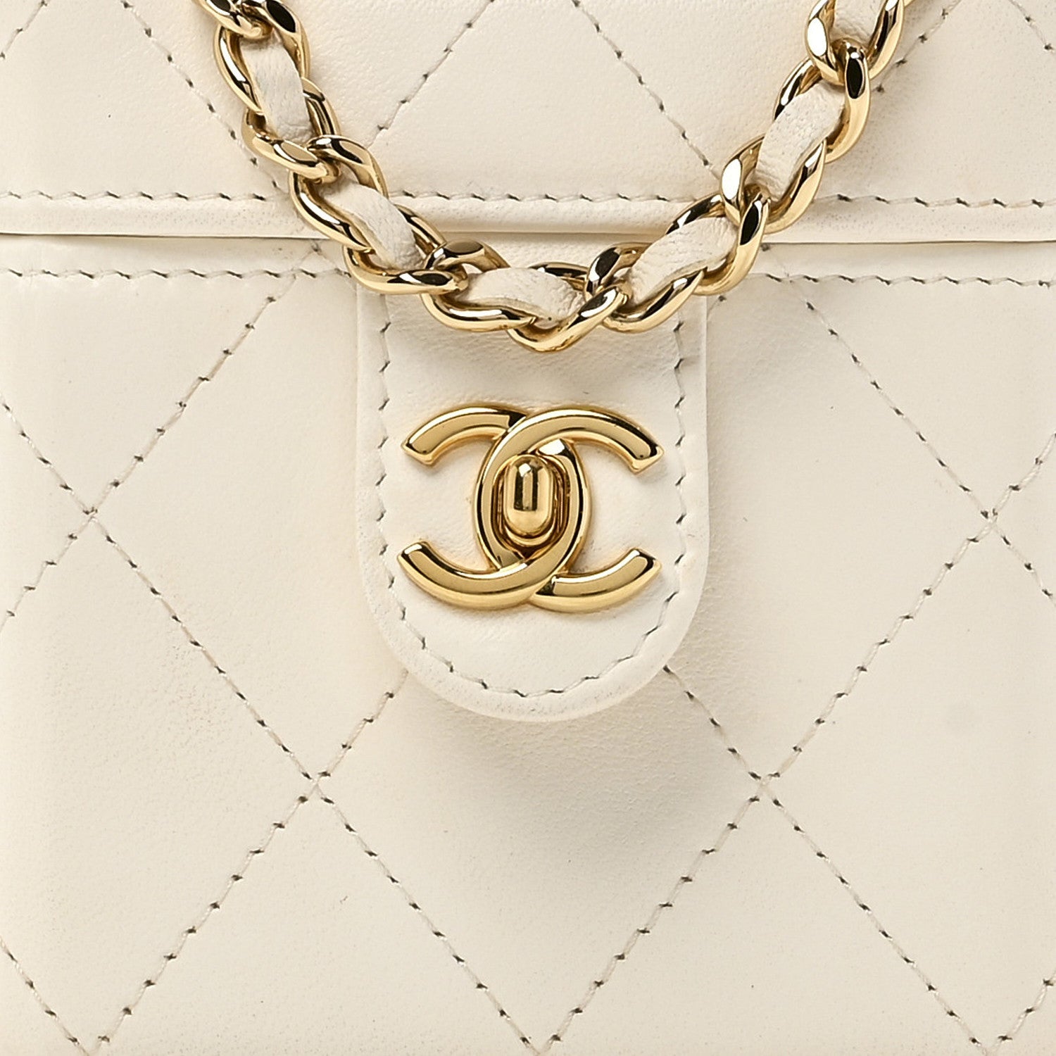 Lambskin Quilted Vanity Clutch With Chain White