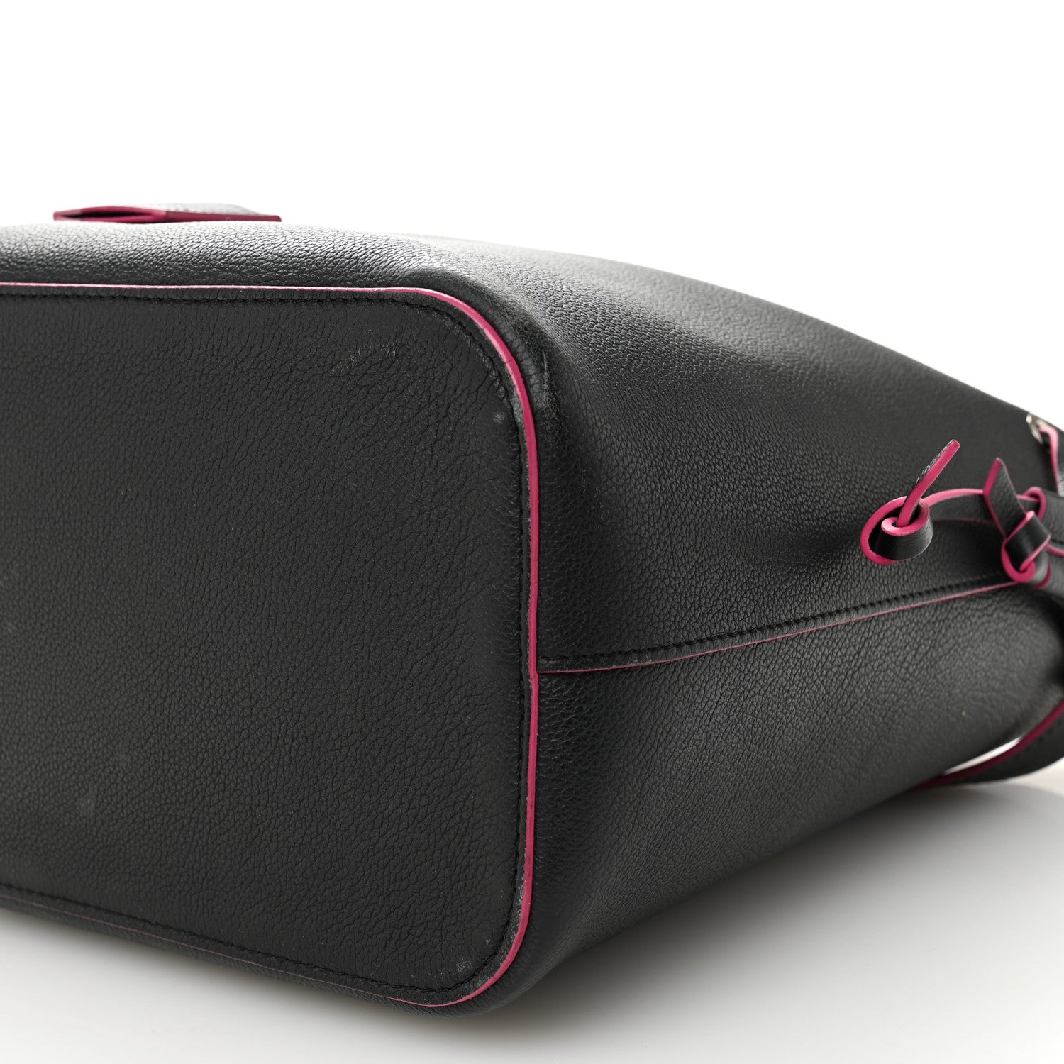 Calfskin Lockme Bucket Black