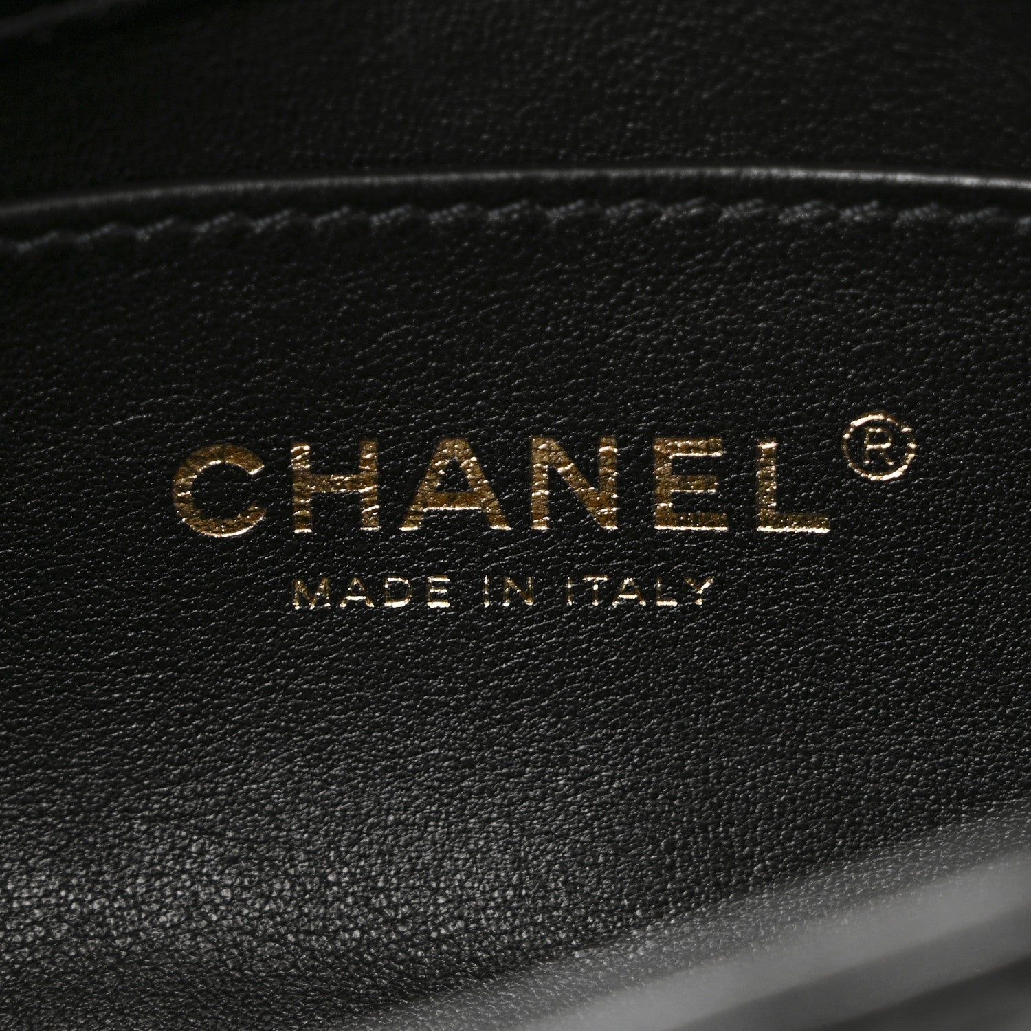 Shiny Lambskin Small Chain Is More Flap Black