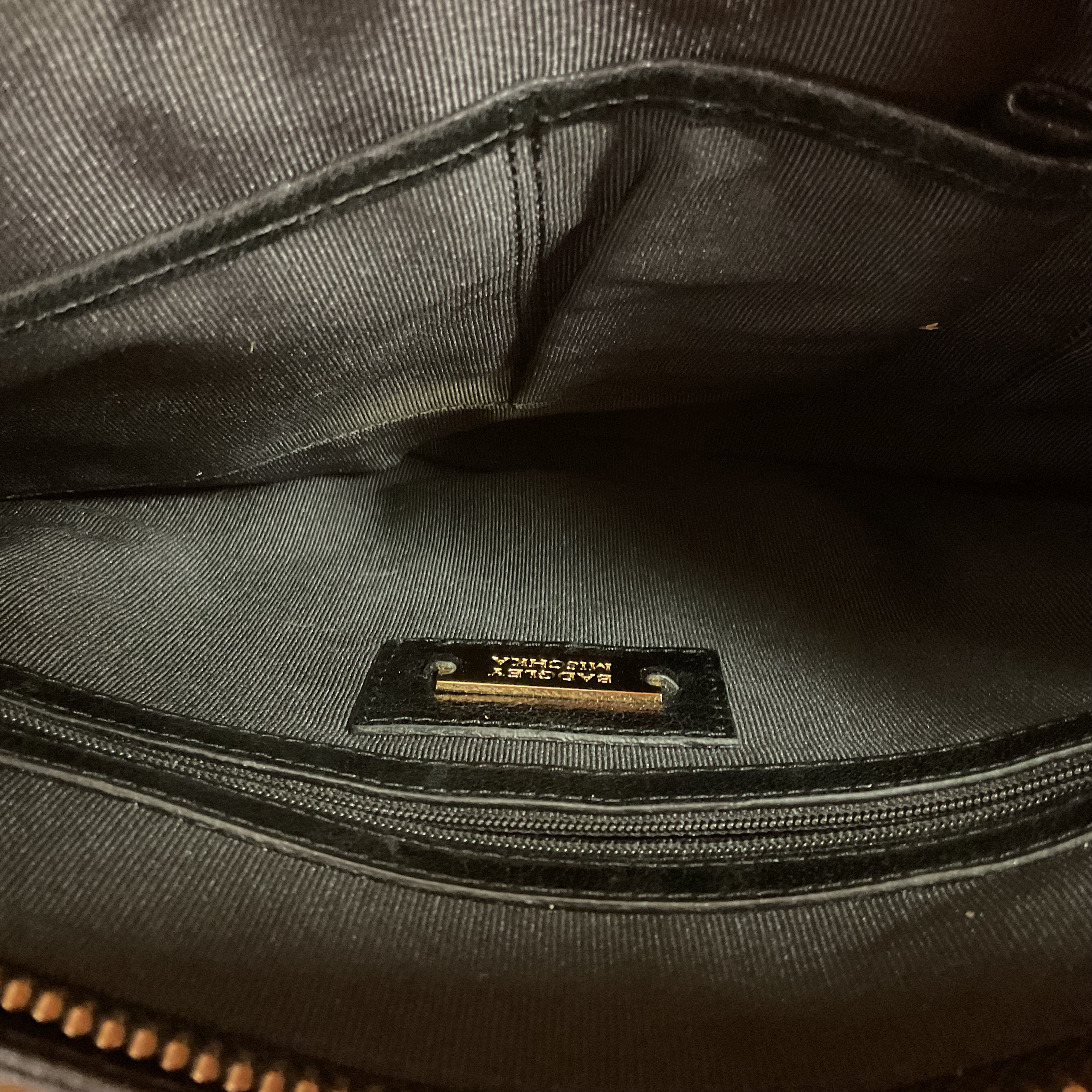 Crossbody By Badgley Mischka In Black & Gold, Size:Large