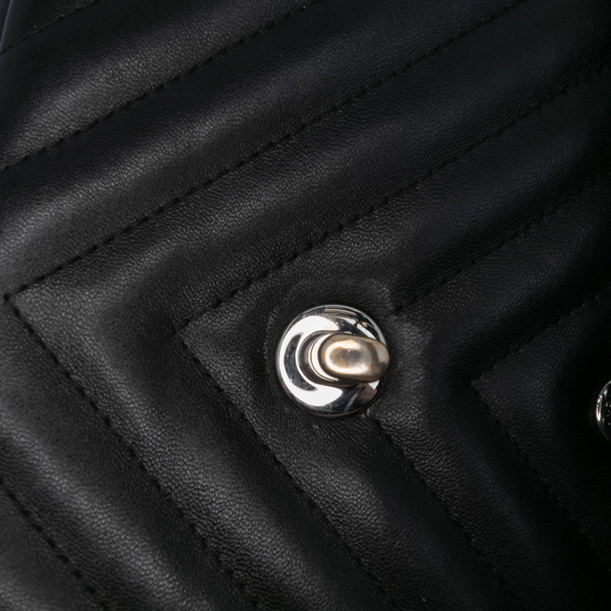 Classic Double Flap Bag Chevron Lambskin Jumbo