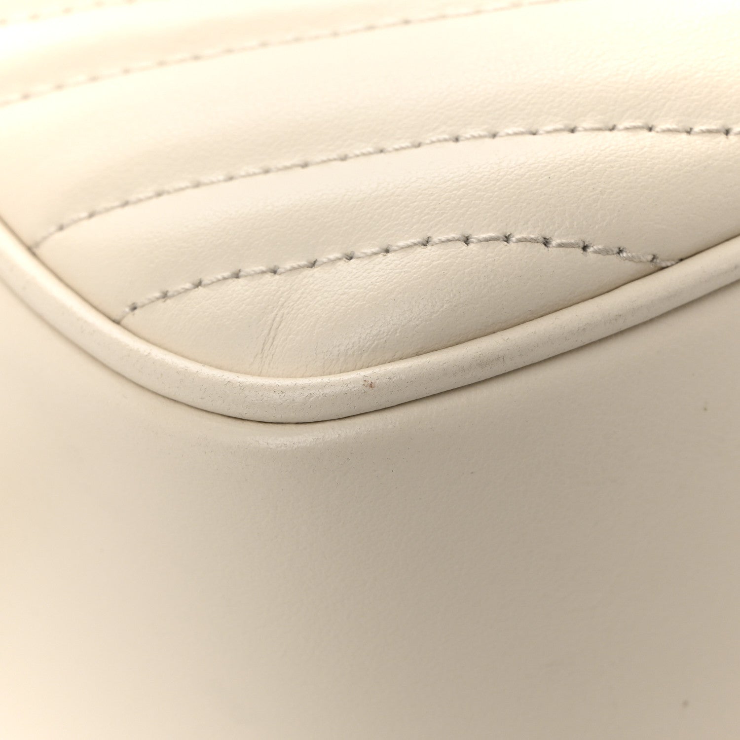 Calfskin Matelasse Small GG Marmont Chain Shoulder Bag White