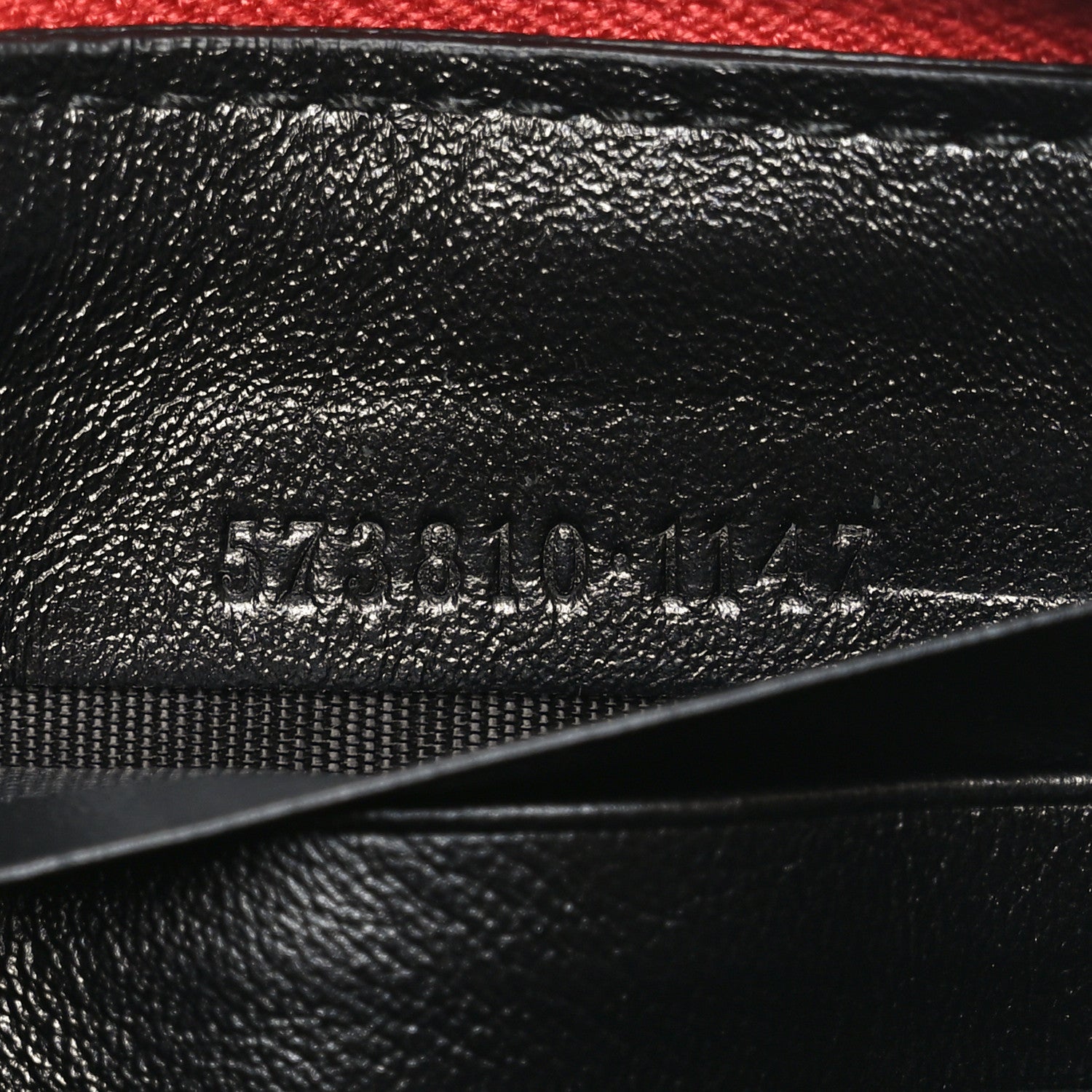Vintage Effect Calfskin Matelasse Diagonal Torchon GG Marmont Zip Around Wallet Black Romantic Cherry