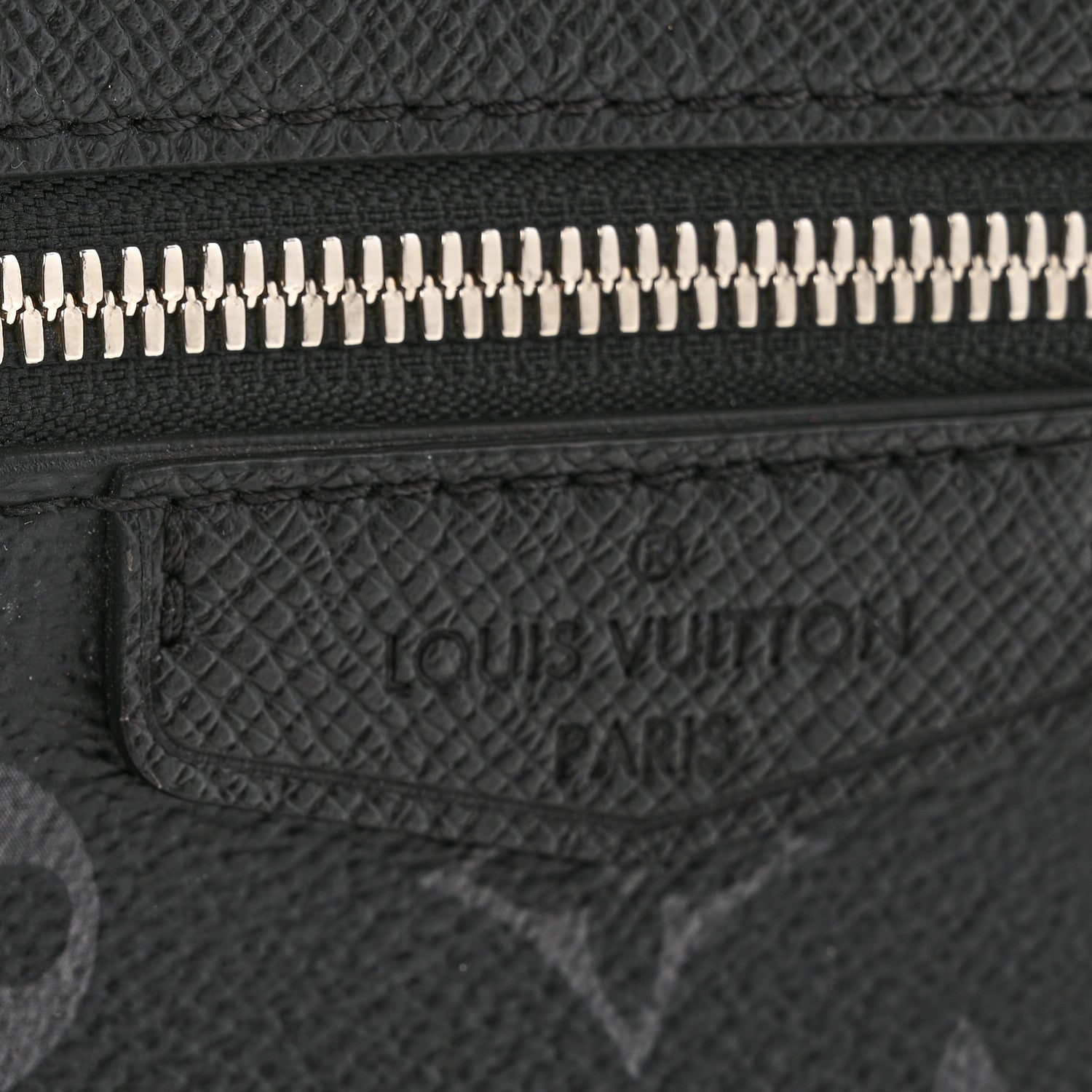 Taiga Monogram Eclipse Outdoor Messenger Black
