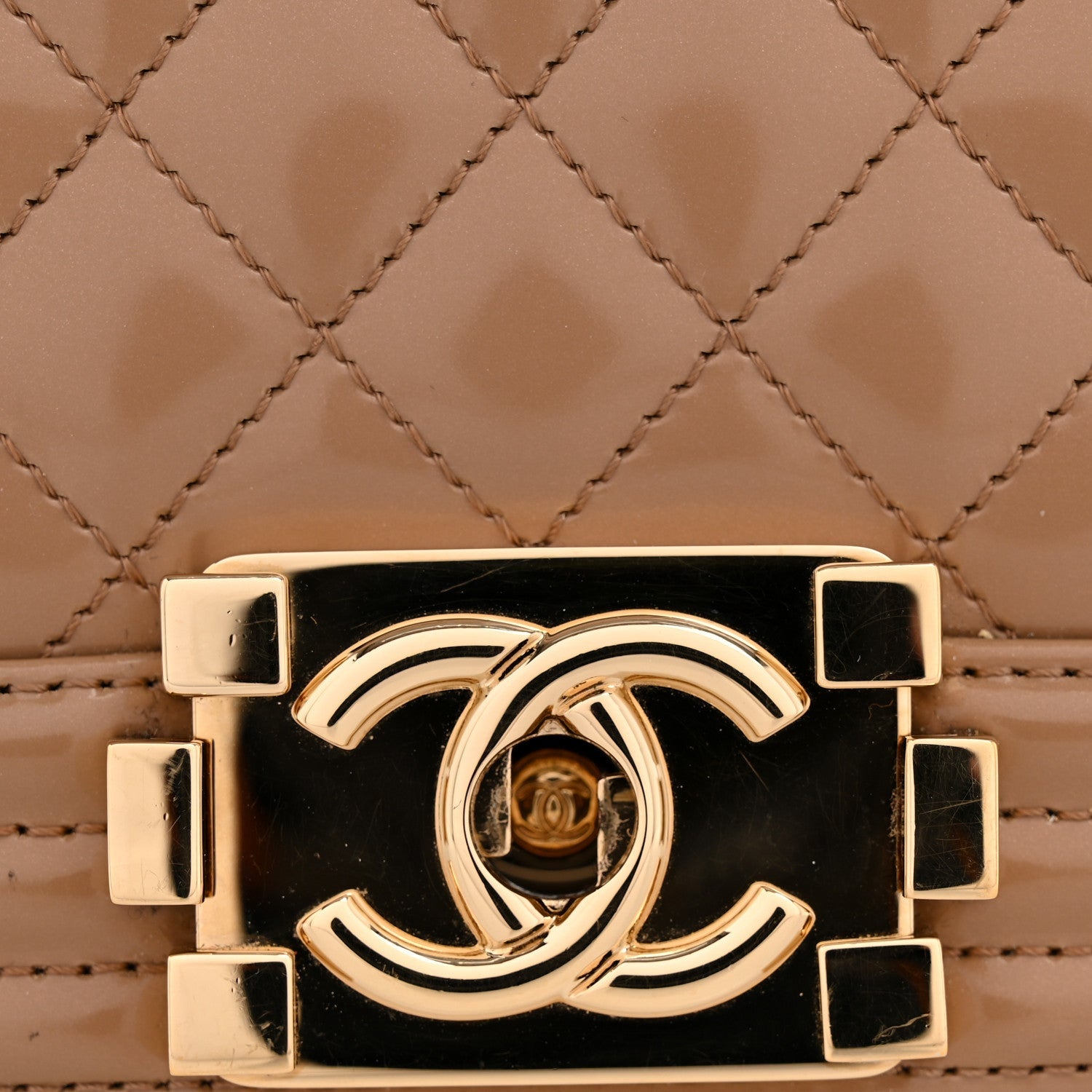Iridescent Patent Calfskin New Medium Boy Flap Beige