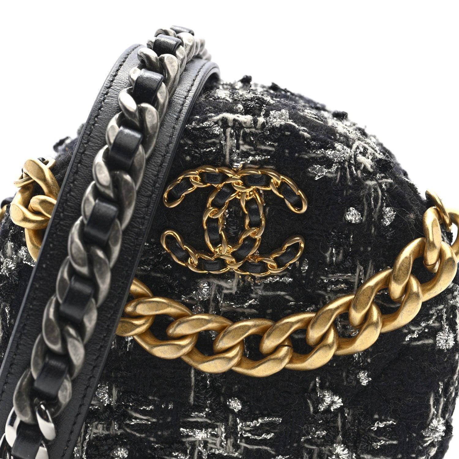Tweed Quilted 19 Round Clutch With Chain Black White