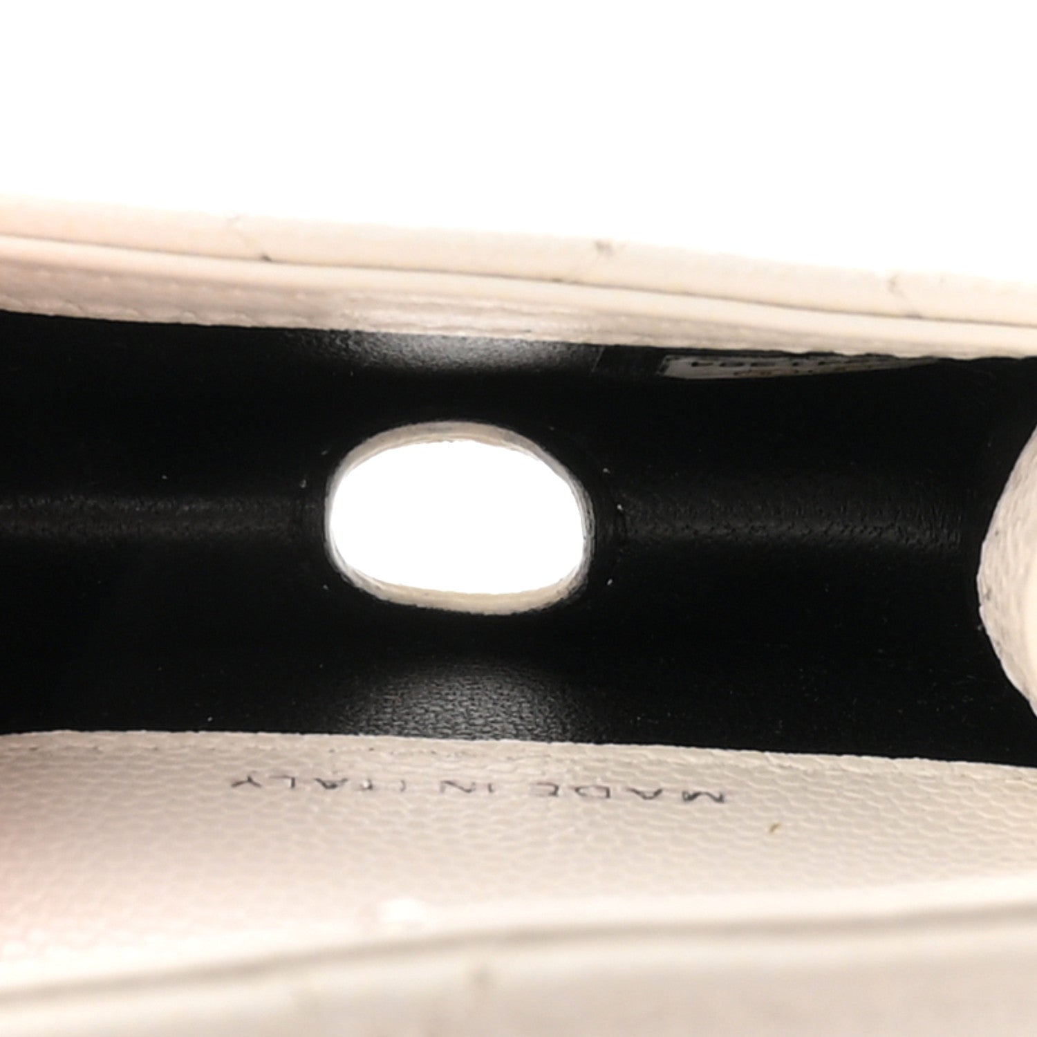 Caviar Quilted Airpods Pro Holder Belt White