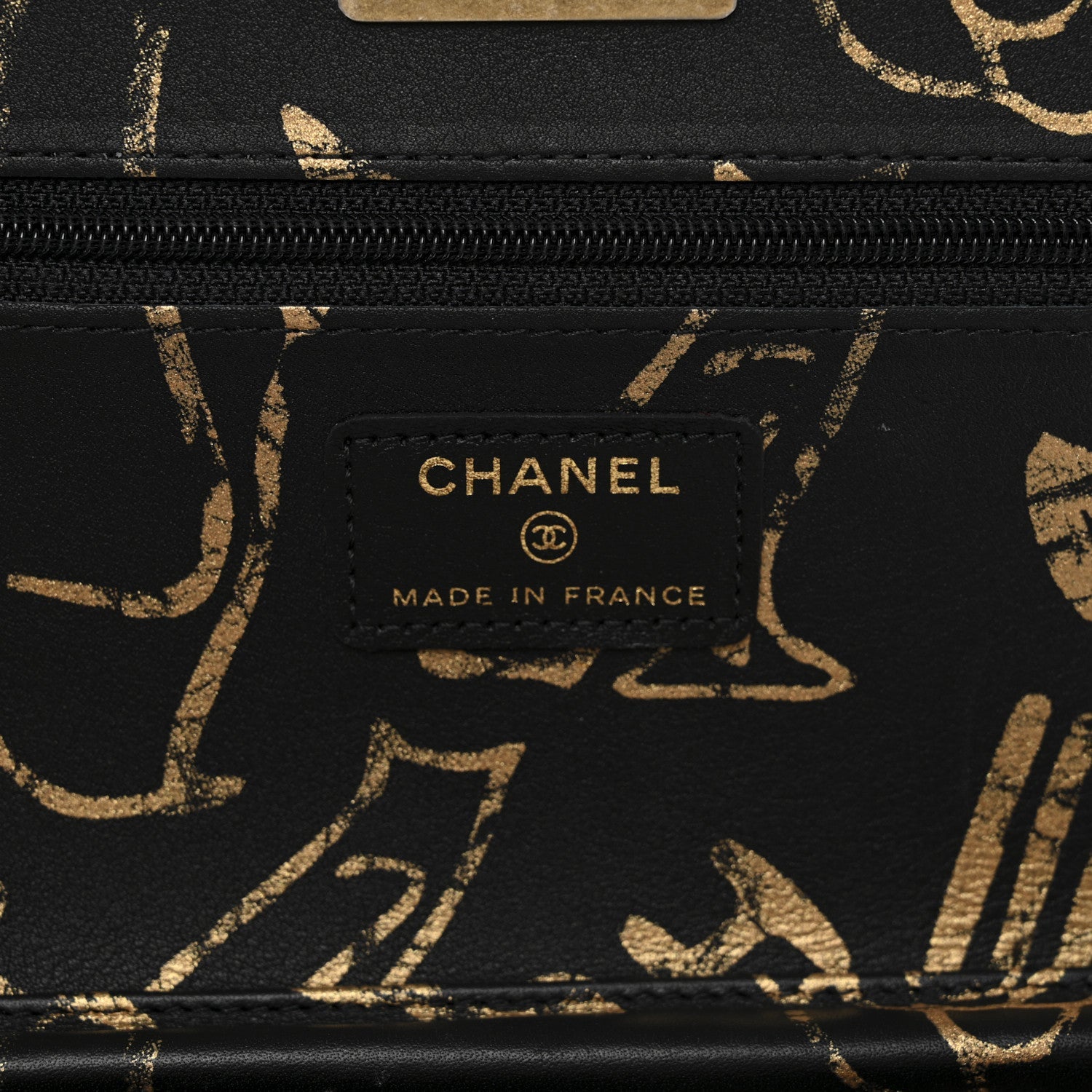 Calfskin Quilted Graffiti Pyramid Wallet On Chain WOC Black