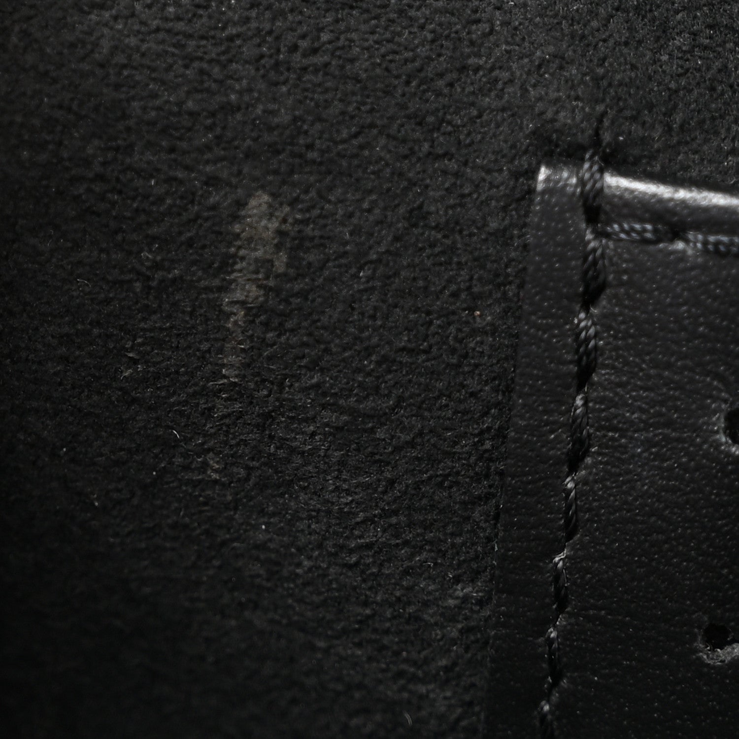 Reverse Monogram Dauphine Chain Wallet