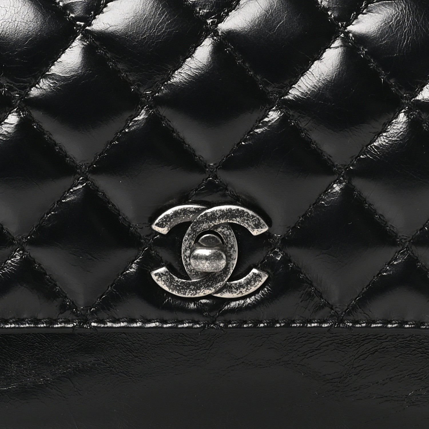 Glazed Calfskin Pilot Essentials Flap Black