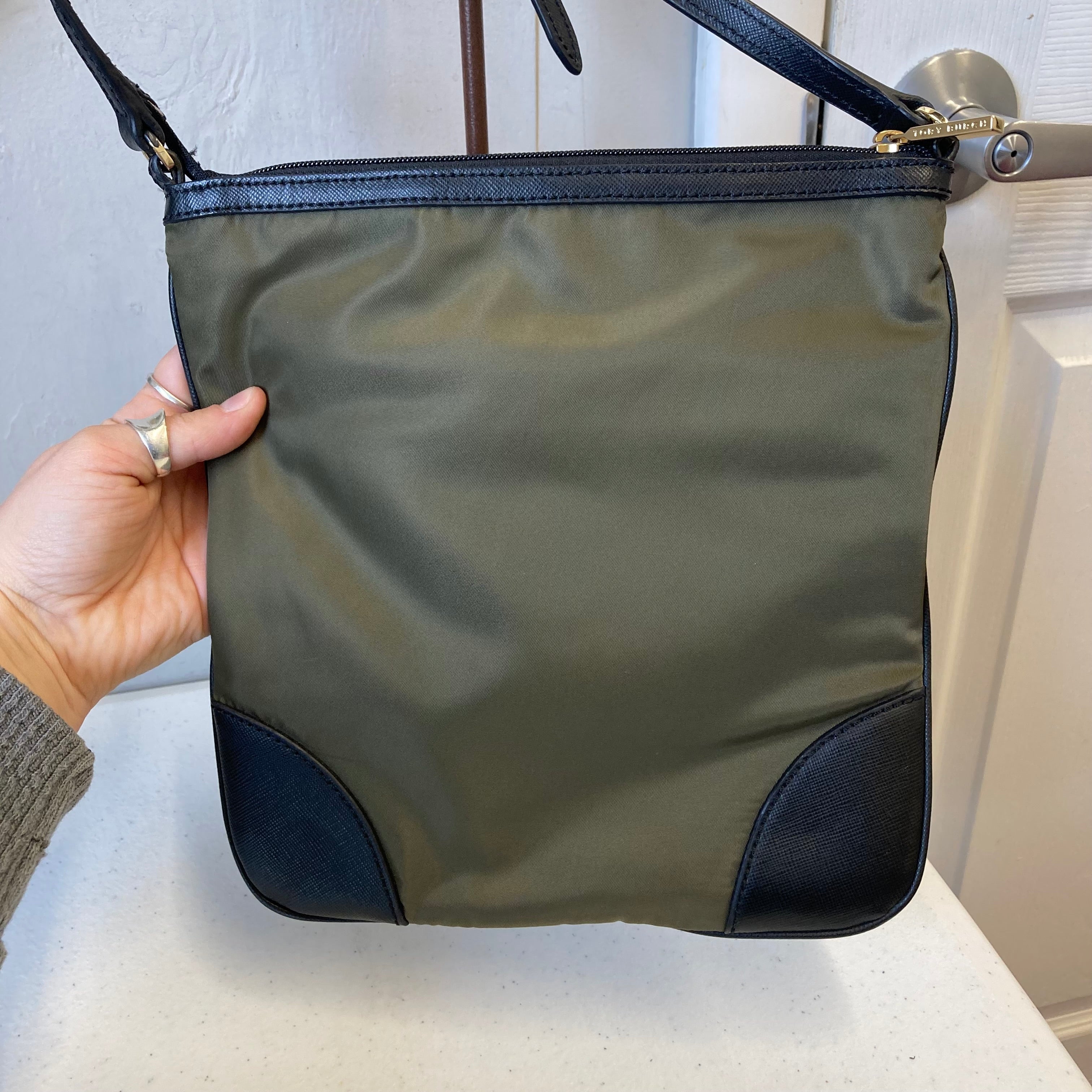 Handbag Designer By Tory Burch In Green, Size:Medium