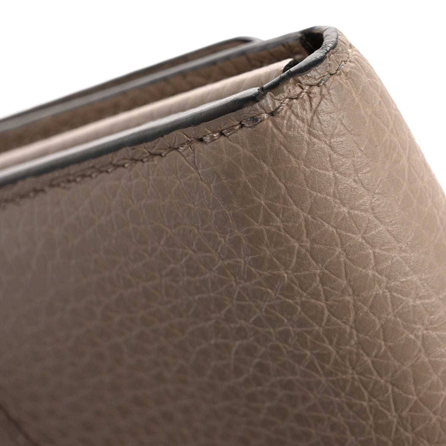 Taurillon Capucines Wallet Galet