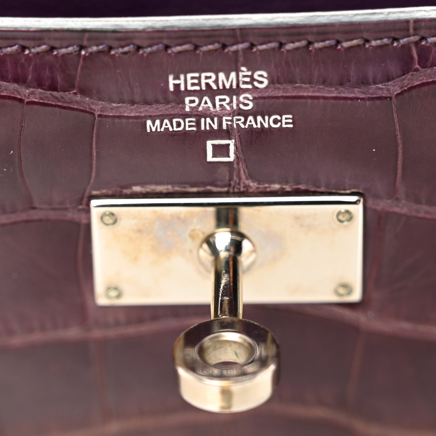 Shiny Alligator Kelly Longue Wallet Amethyst