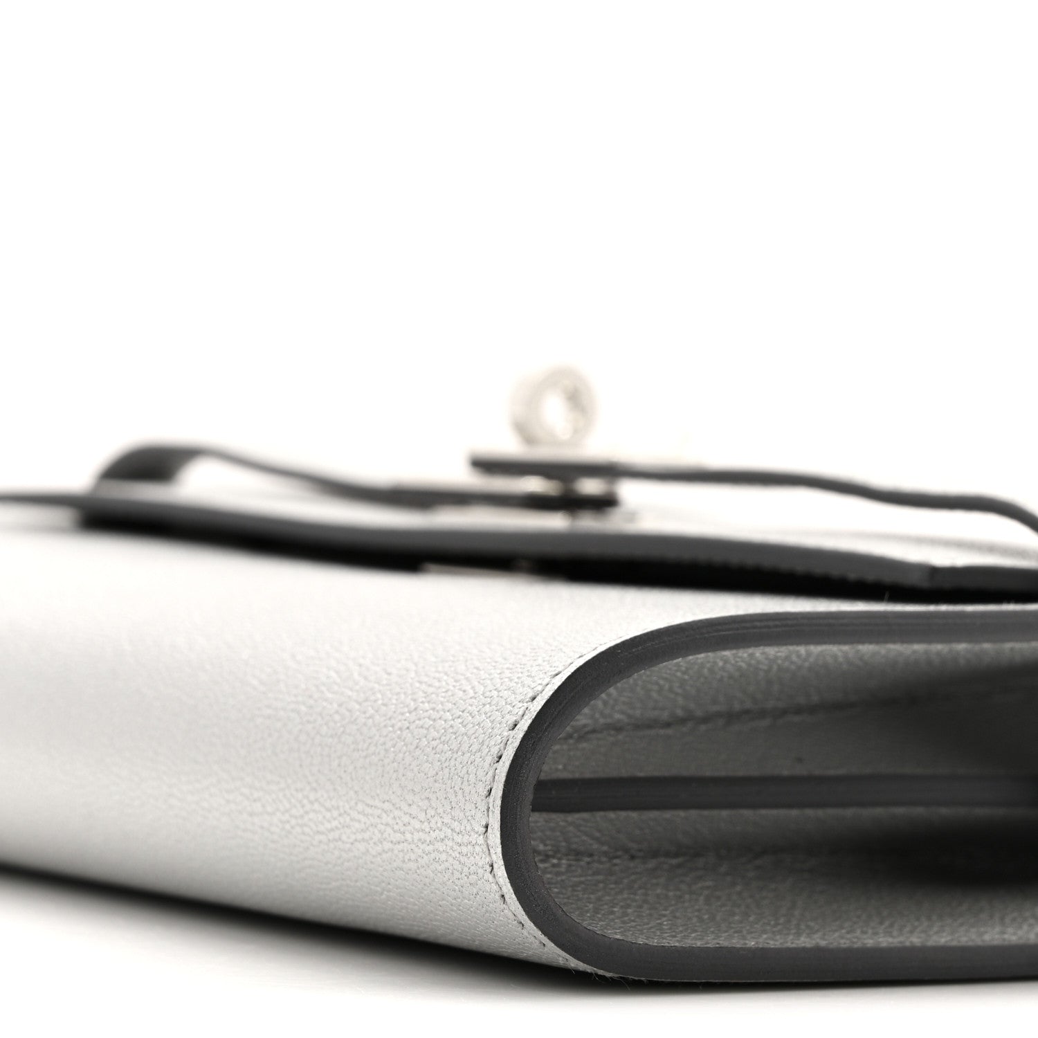 Metallic Chevre Chamkilight Kelly Wallet To Go Argent
