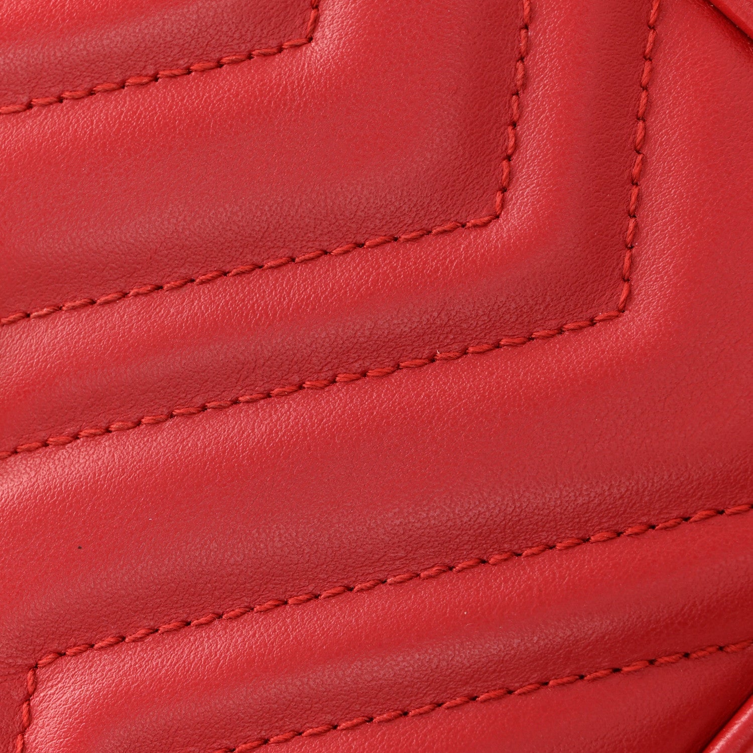 Calfskin Matelasse Mini GG Marmont Chain Shoulder Bag Hibiscus Red