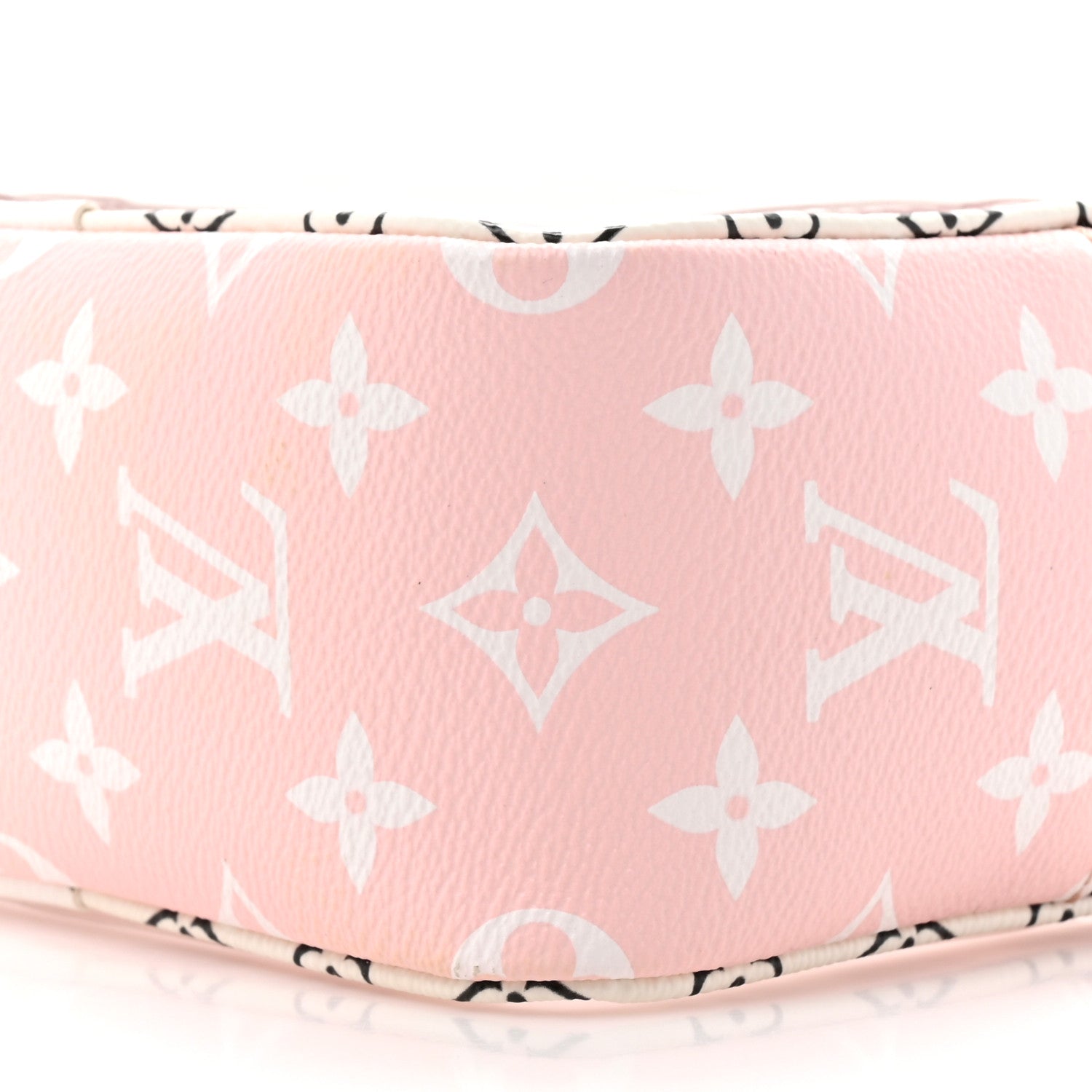 Monogram Giant Beach Pouch Rouge