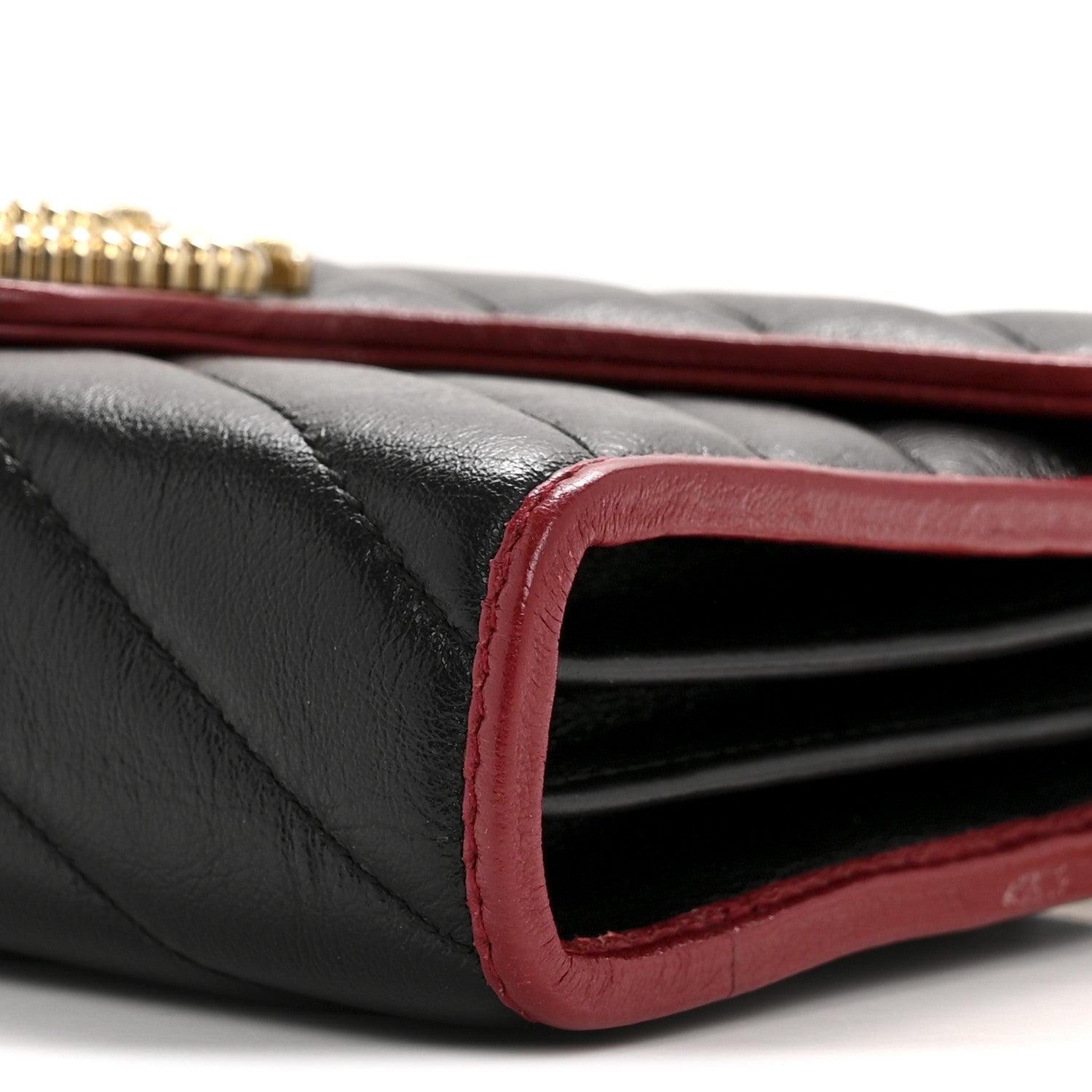 Vintage Effect Calfskin Matelasse Diagonal Torchon GG Marmont Chain Wallet Black Romantic Cherry