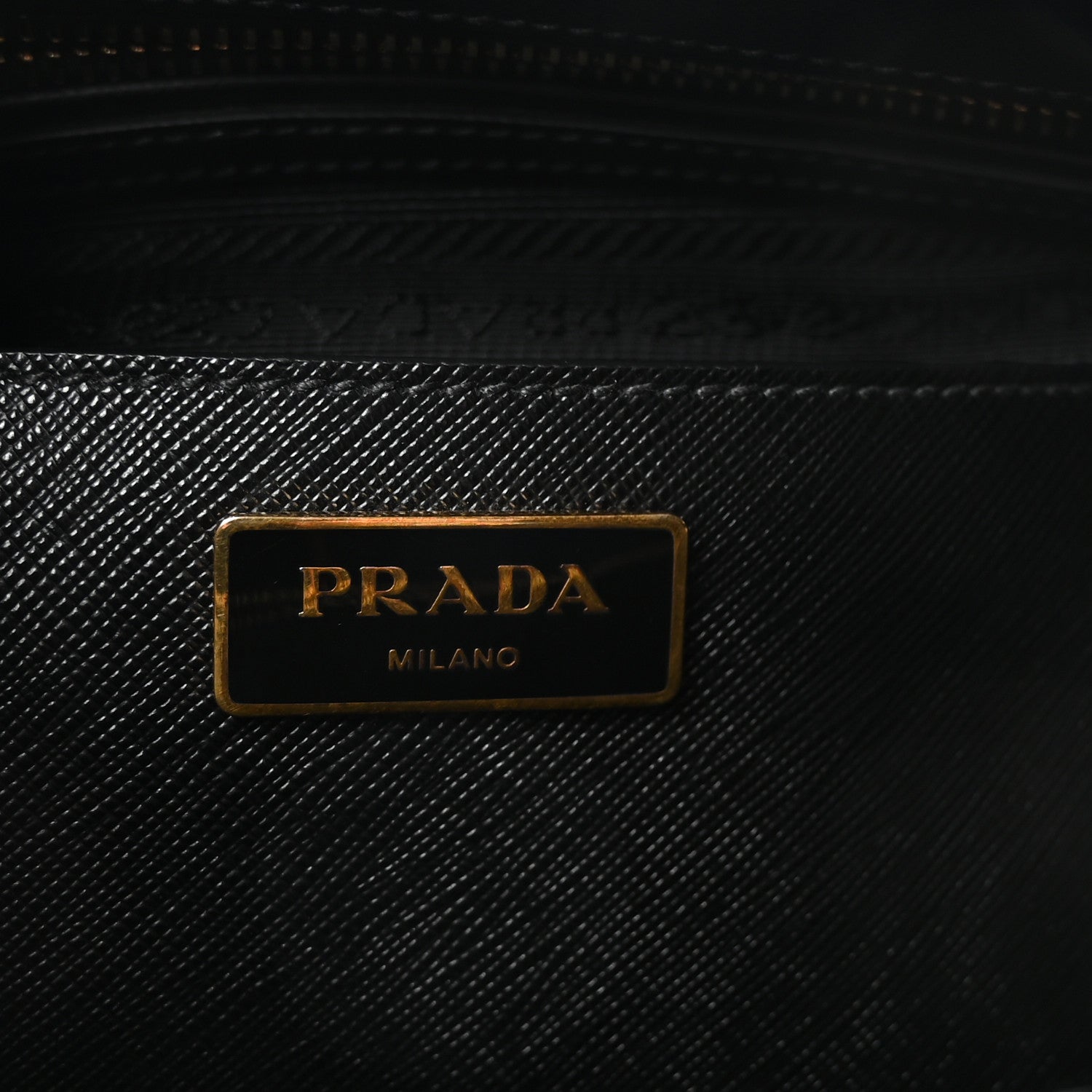 Saffiano Lux Large Galleria Double Zip Tote Black