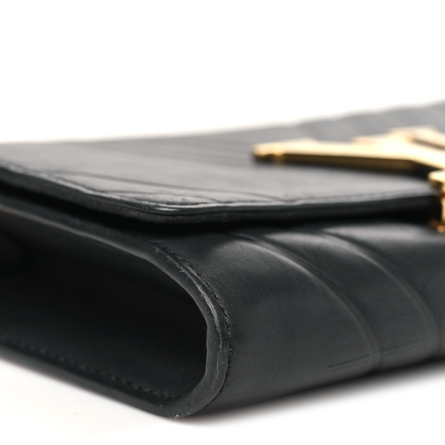 Calfskin Airy V Embossed Pochette Chain Louise GM  Black