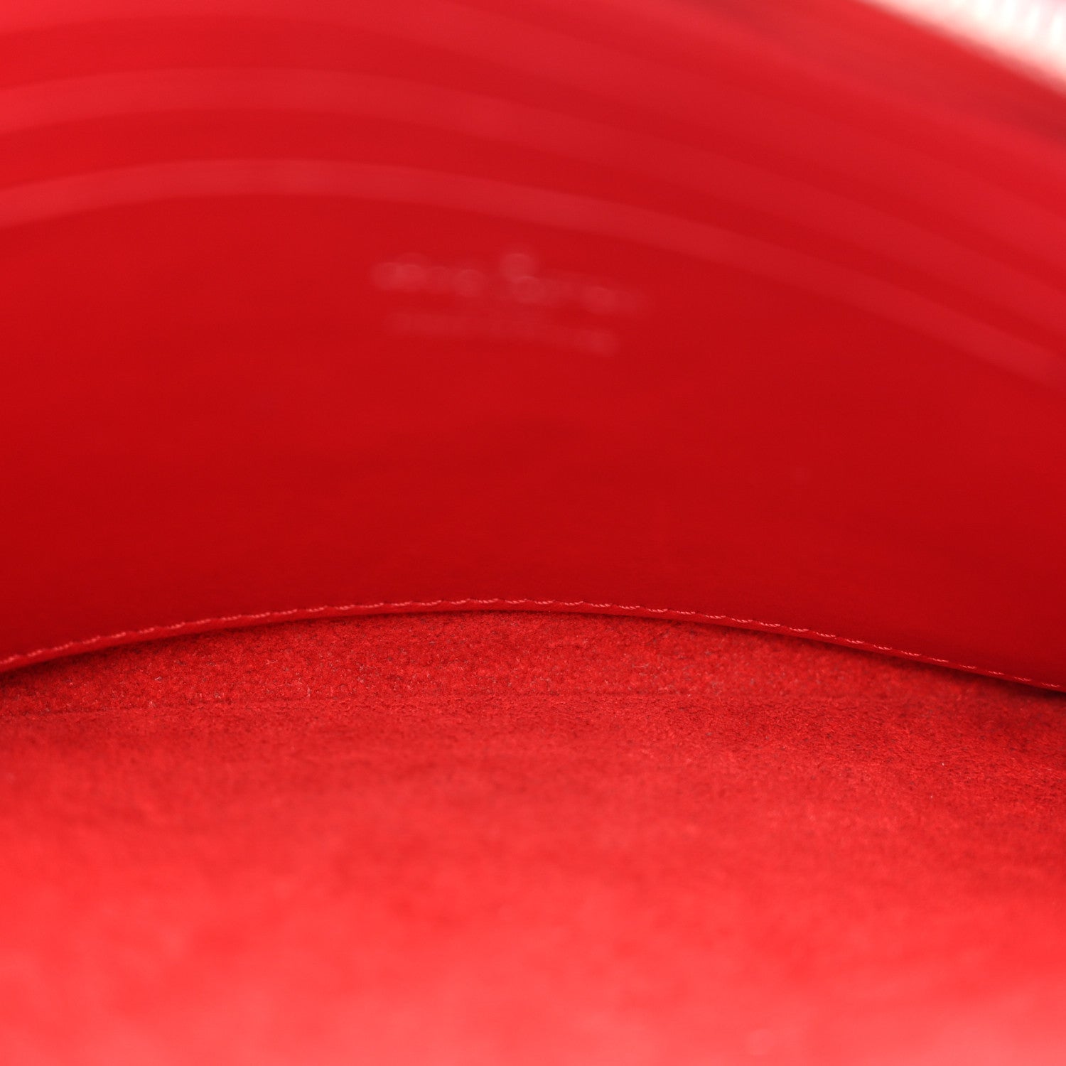 Calfskin New Wave Zipped Pochette Ecarlate