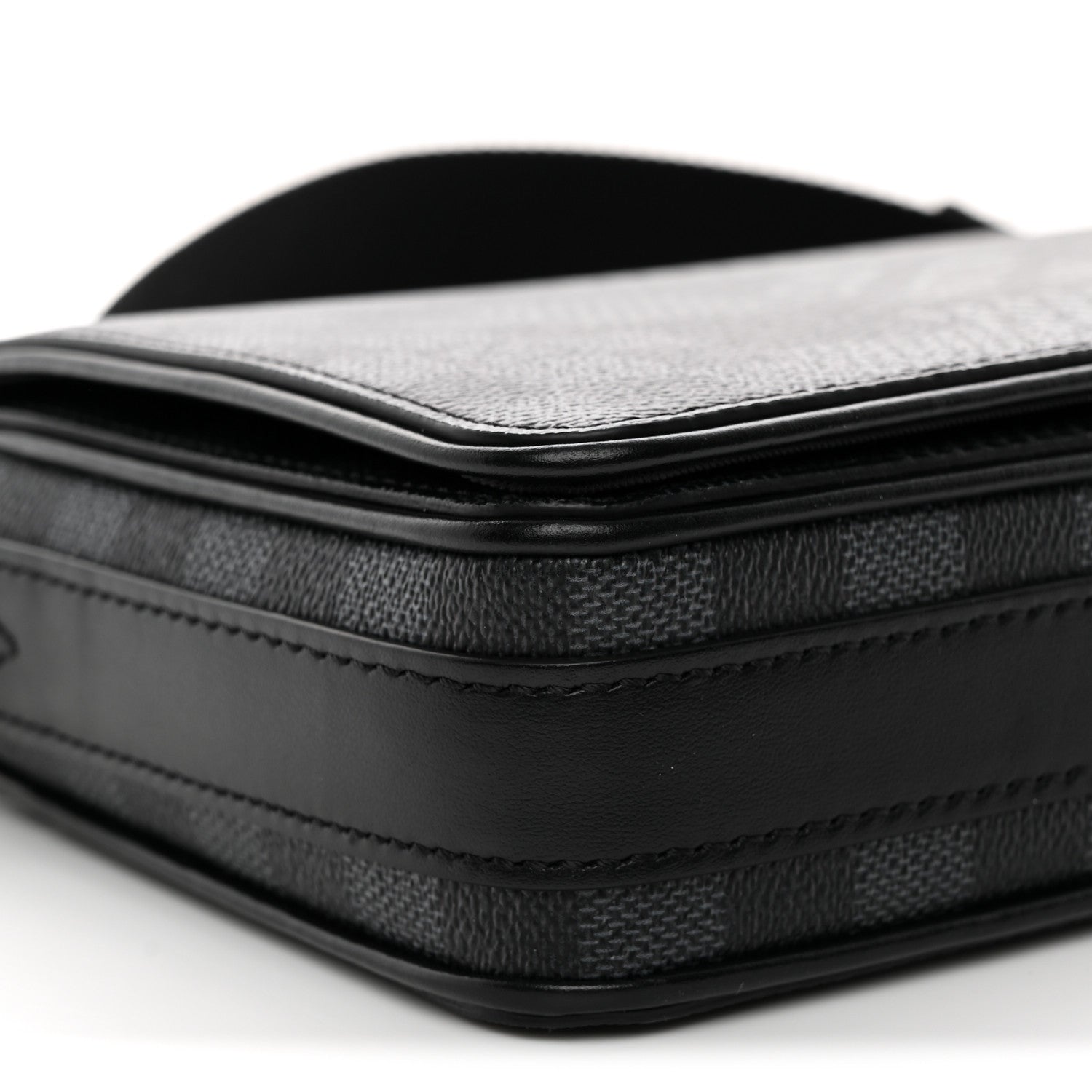 Damier Graphite 3D Studio Messenger