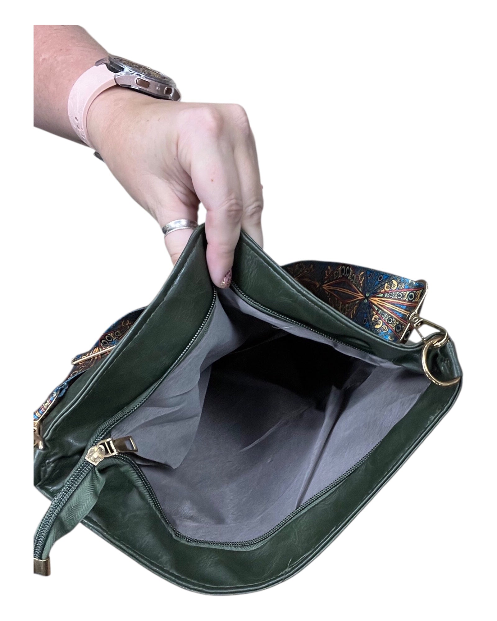 Handbag By Clothes Mentor In Green, Size:Medium