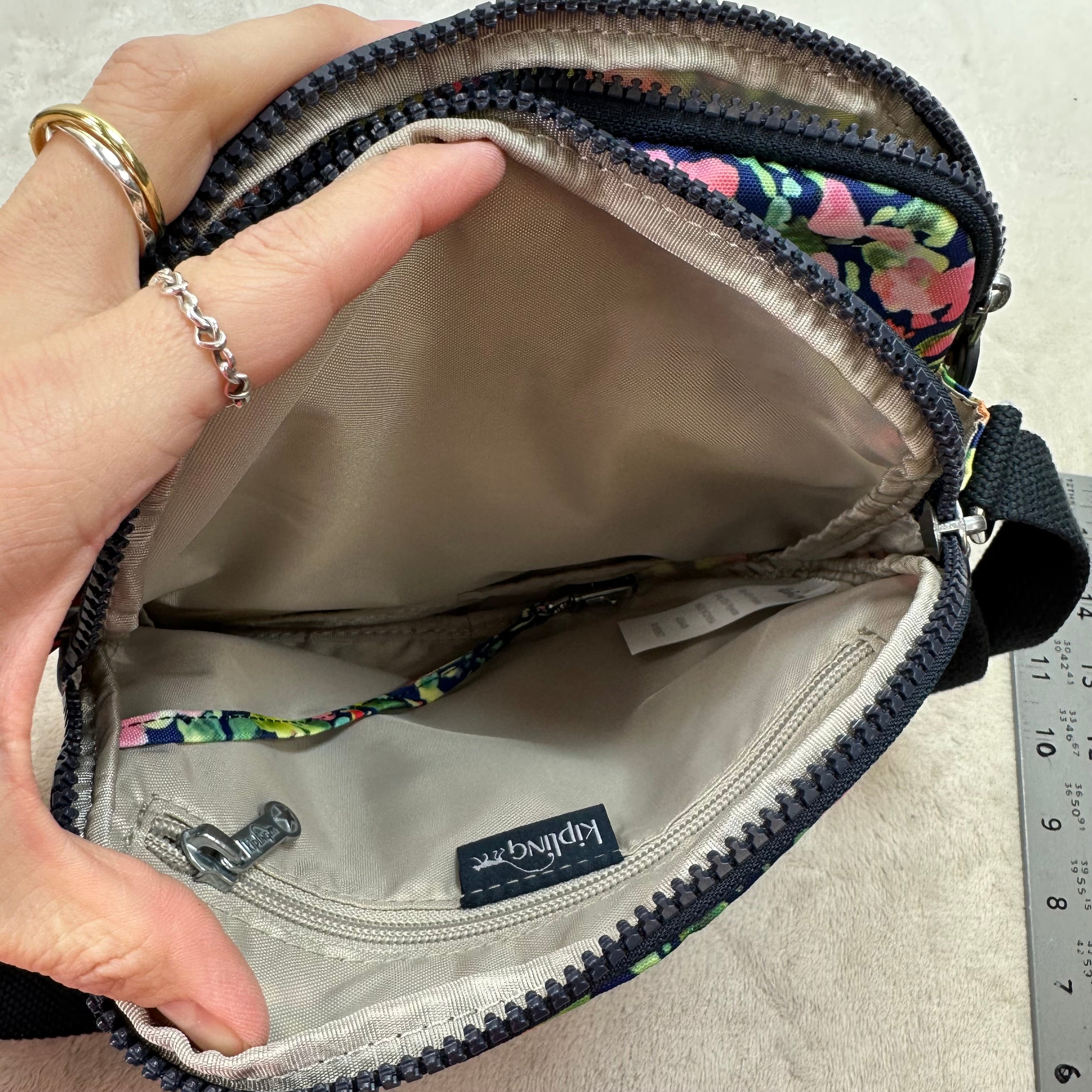 Crossbody By Kipling, Size: Small