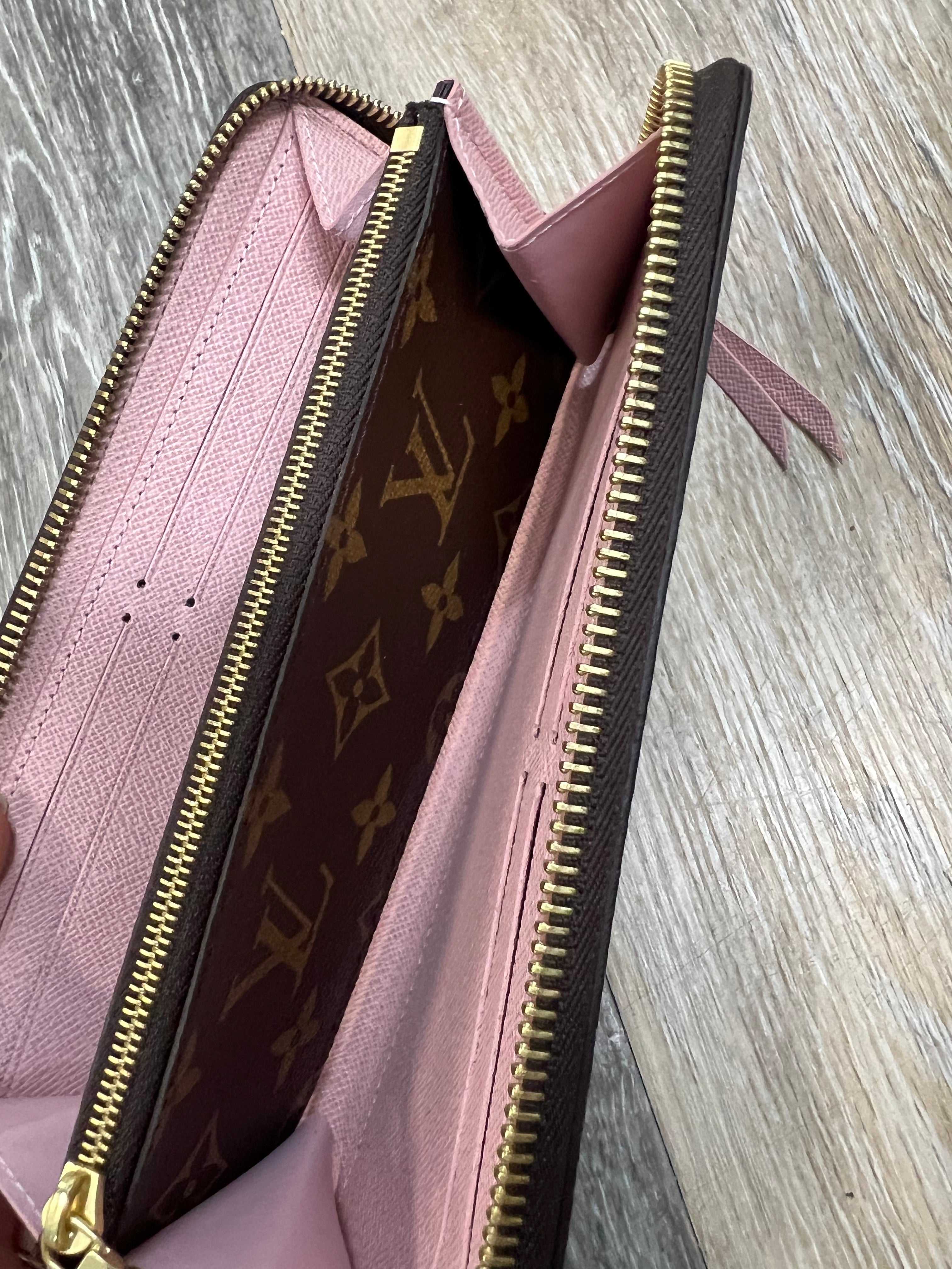 Wallet Luxury Designer By Louis Vuitton, Size: Medium