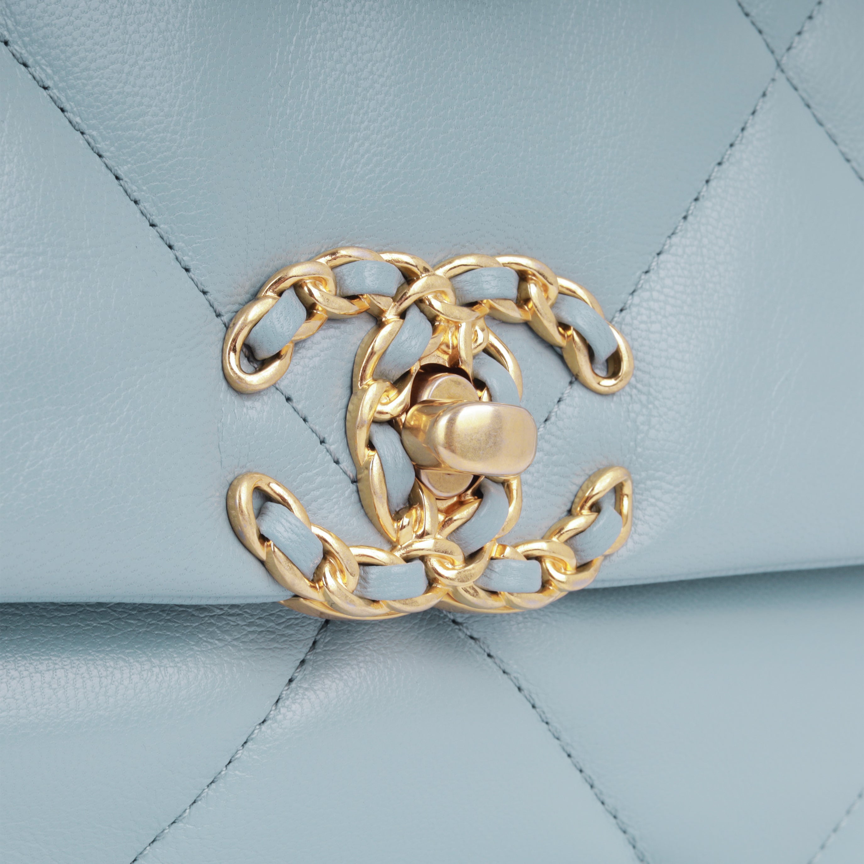 Chanel 19 - Small