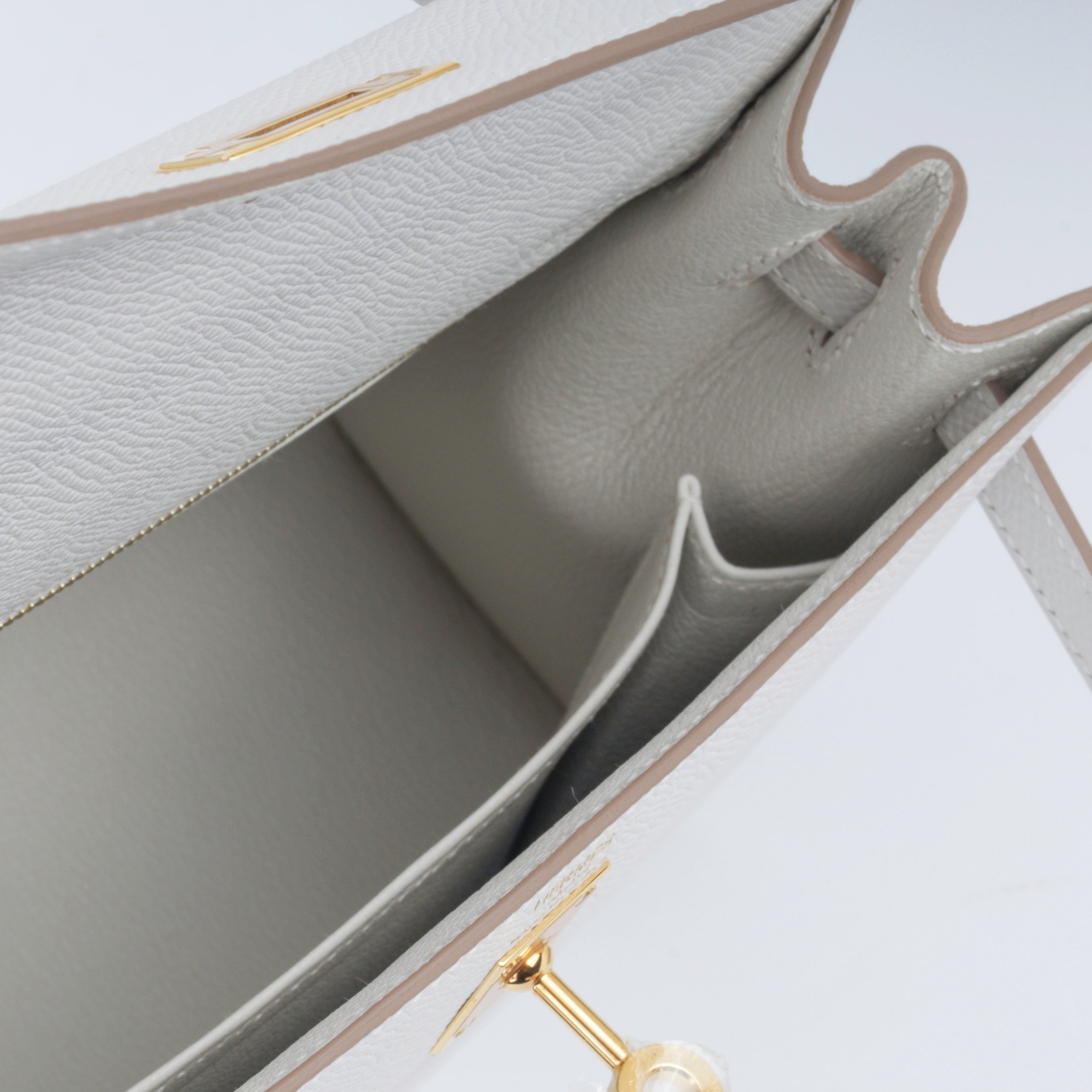 Kelly 25 - Gris Pale Epsom