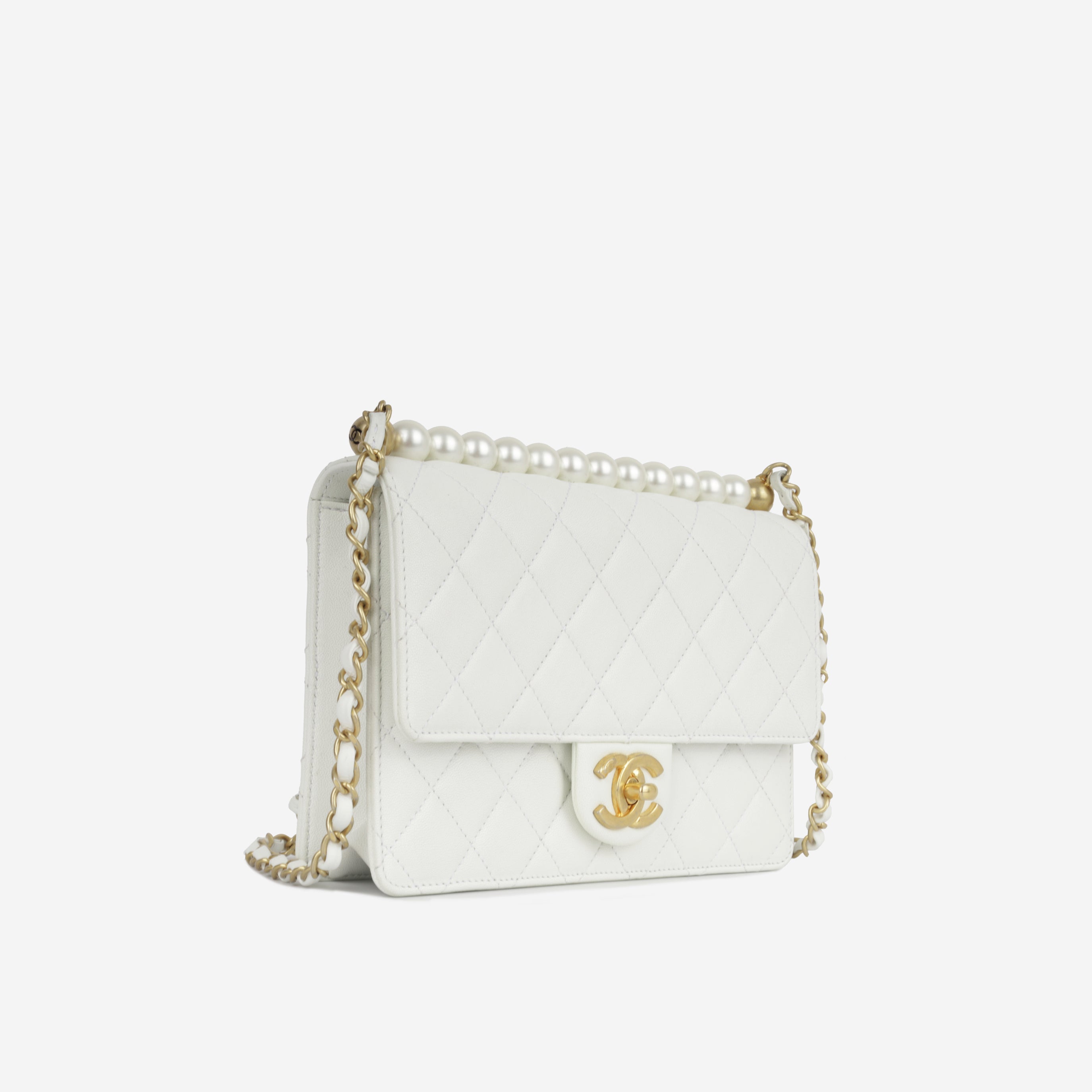 Medium Chic Pearl Flap