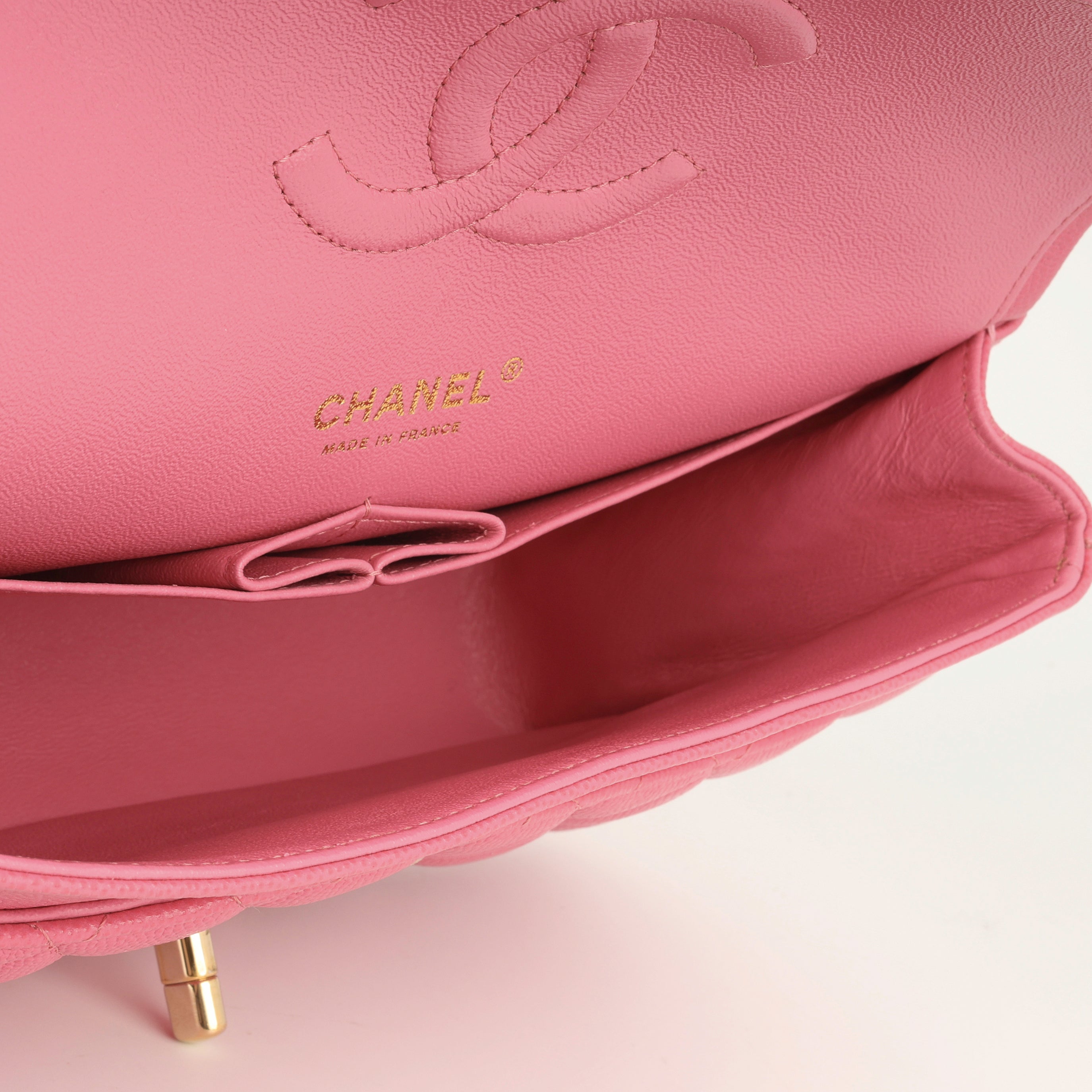 Medium Classic Flap