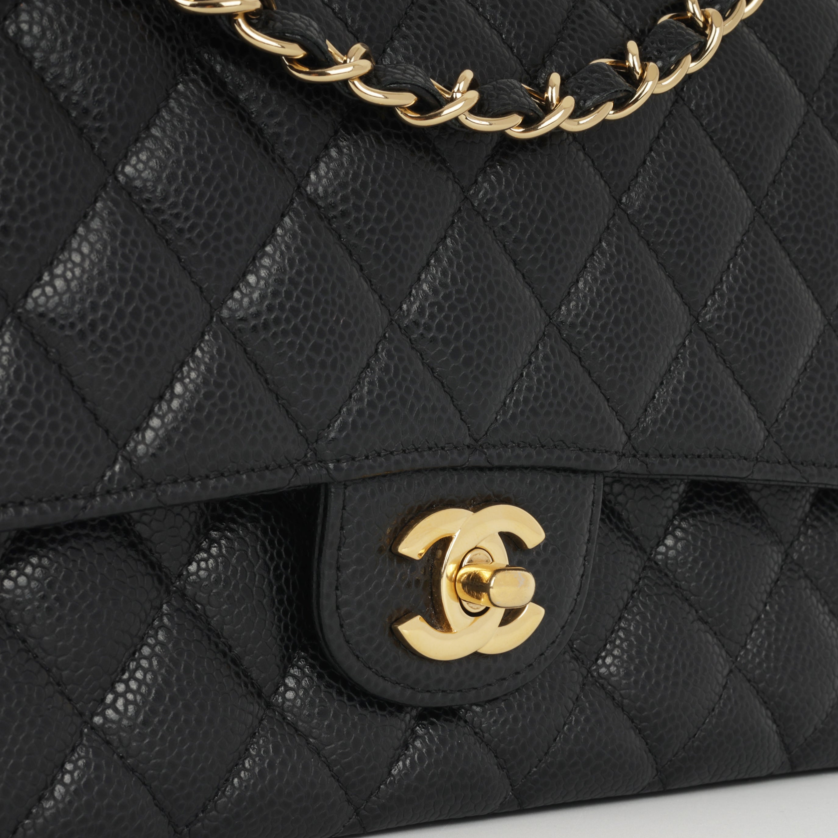 Medium Classic Flap
