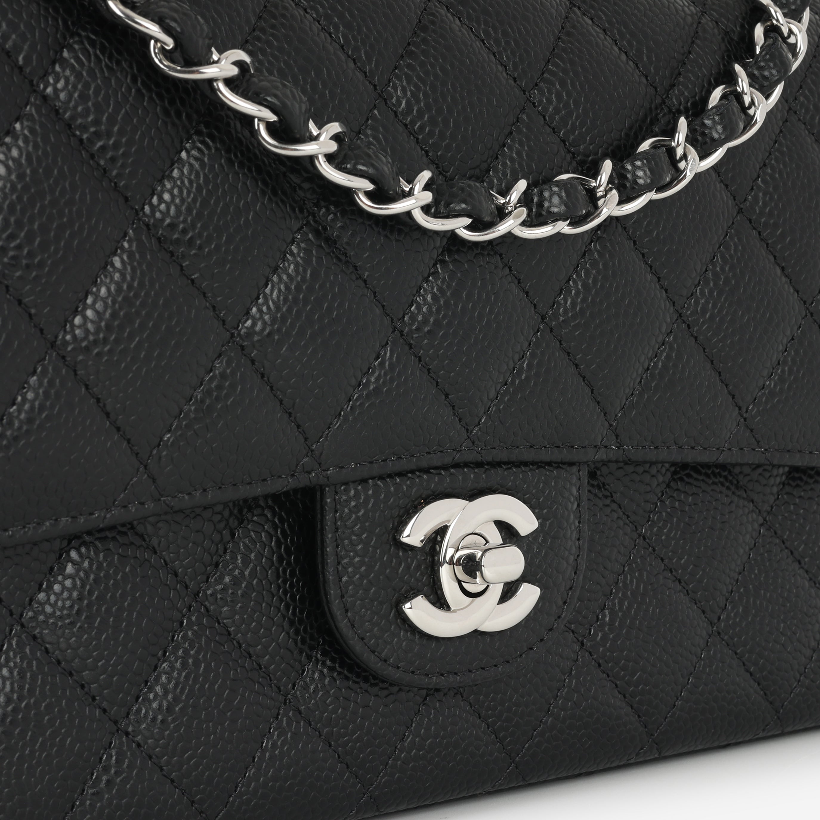 Medium Classic Flap