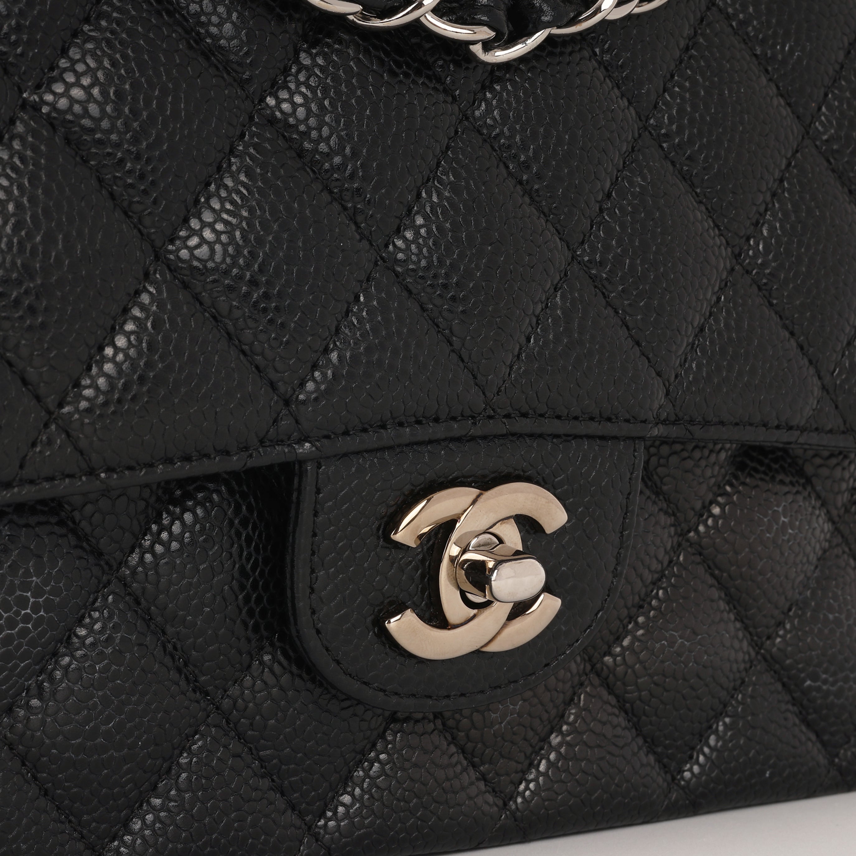 Medium Classic Flap