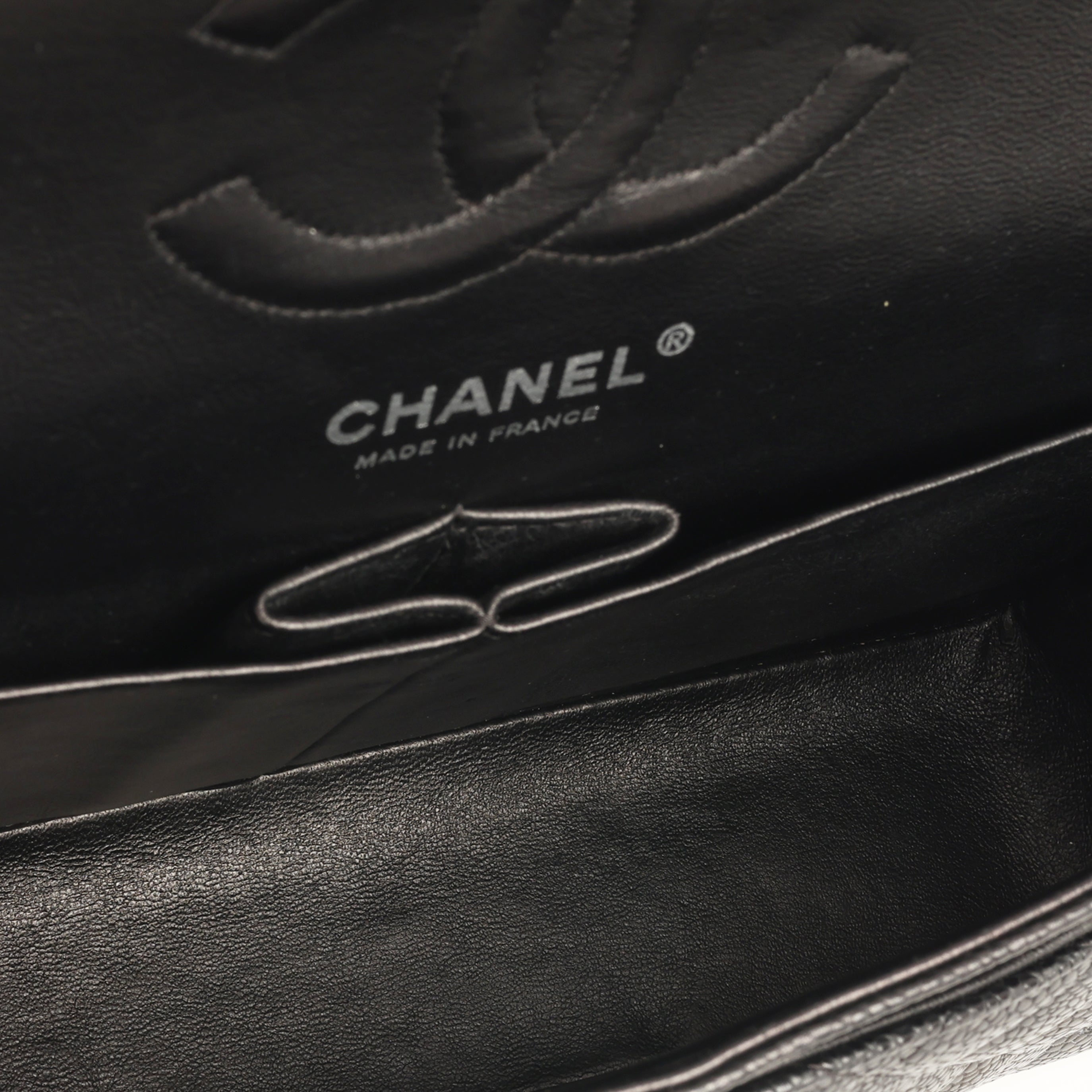 Medium Classic Flap