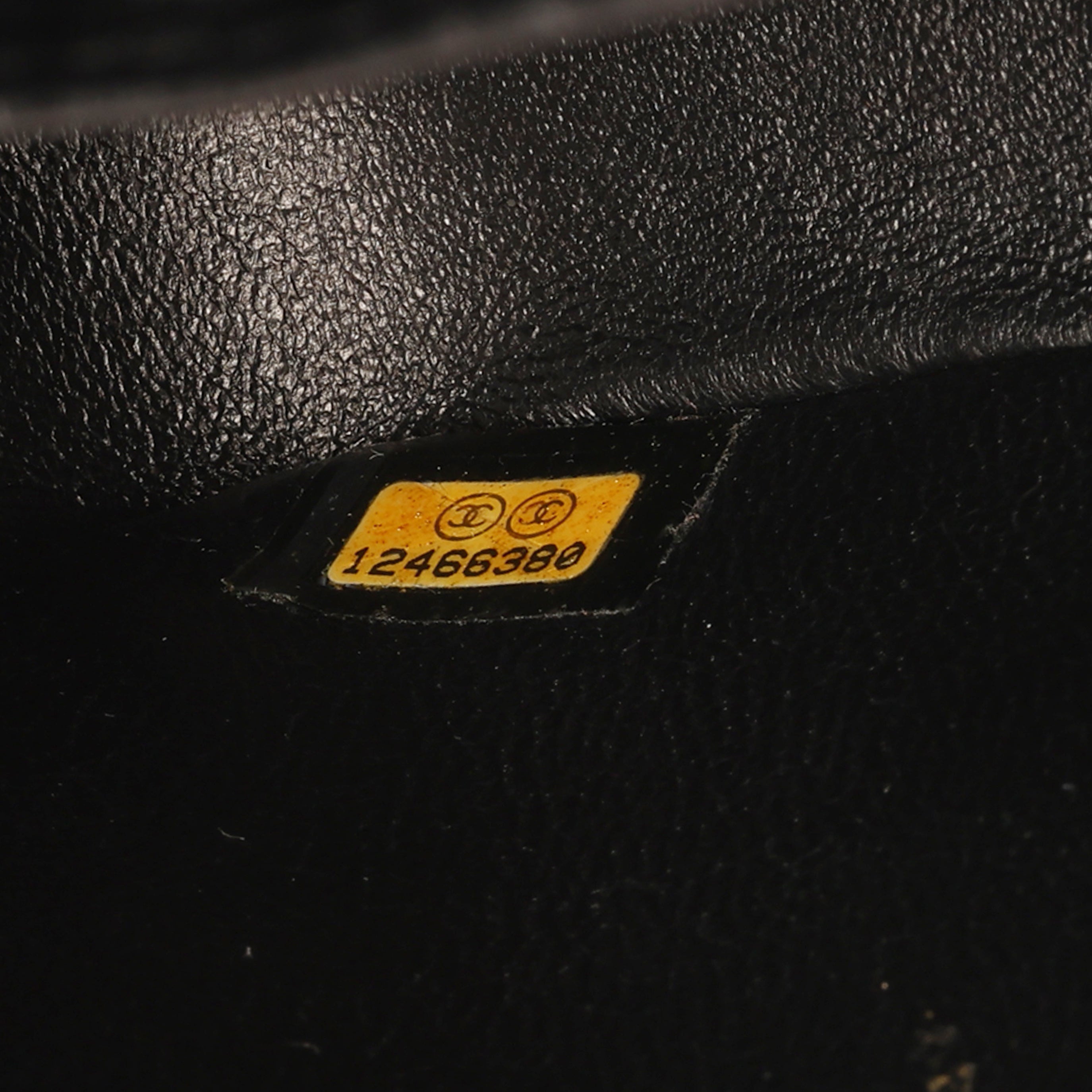 Medium Classic Flap