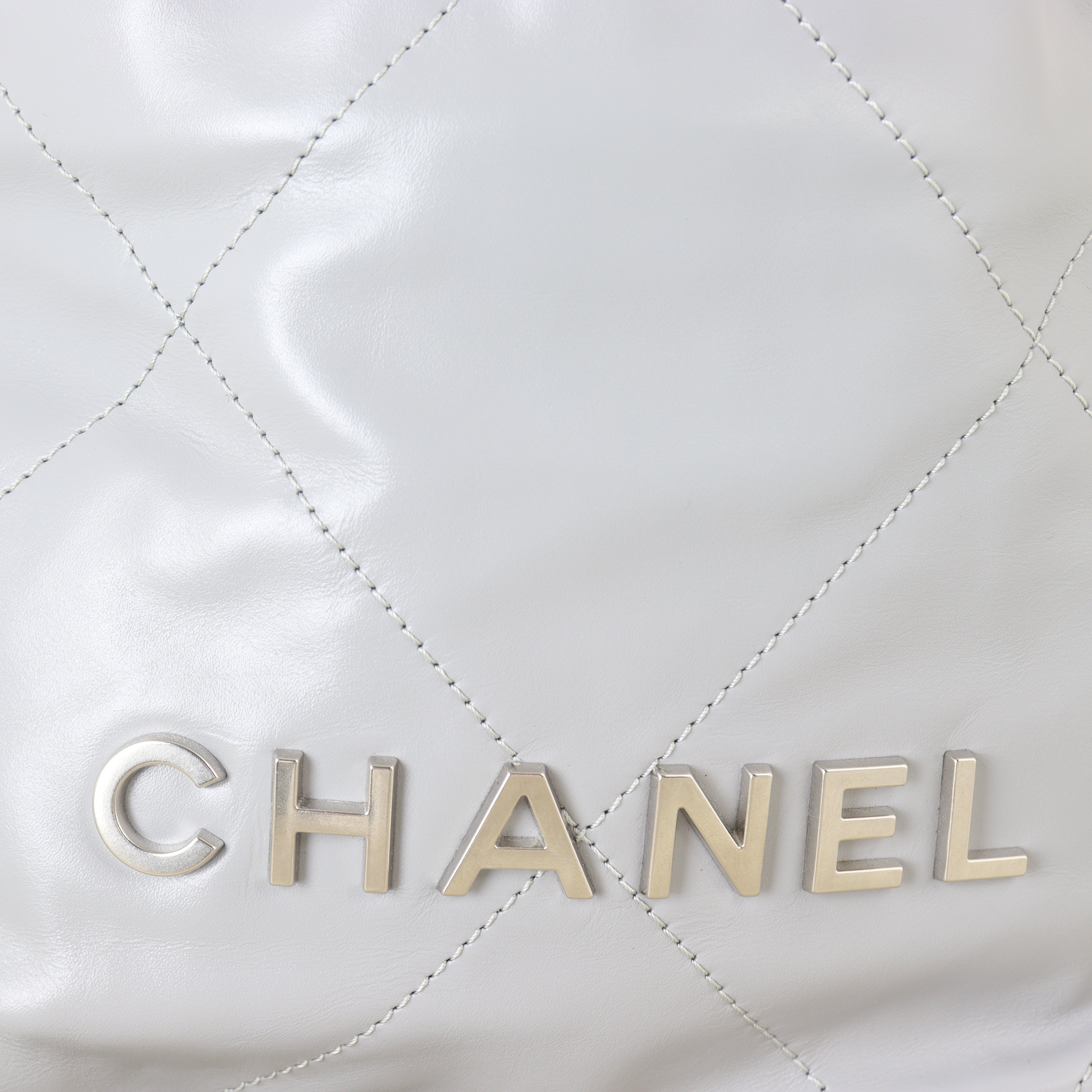 Chanel 22 Hobo Mini